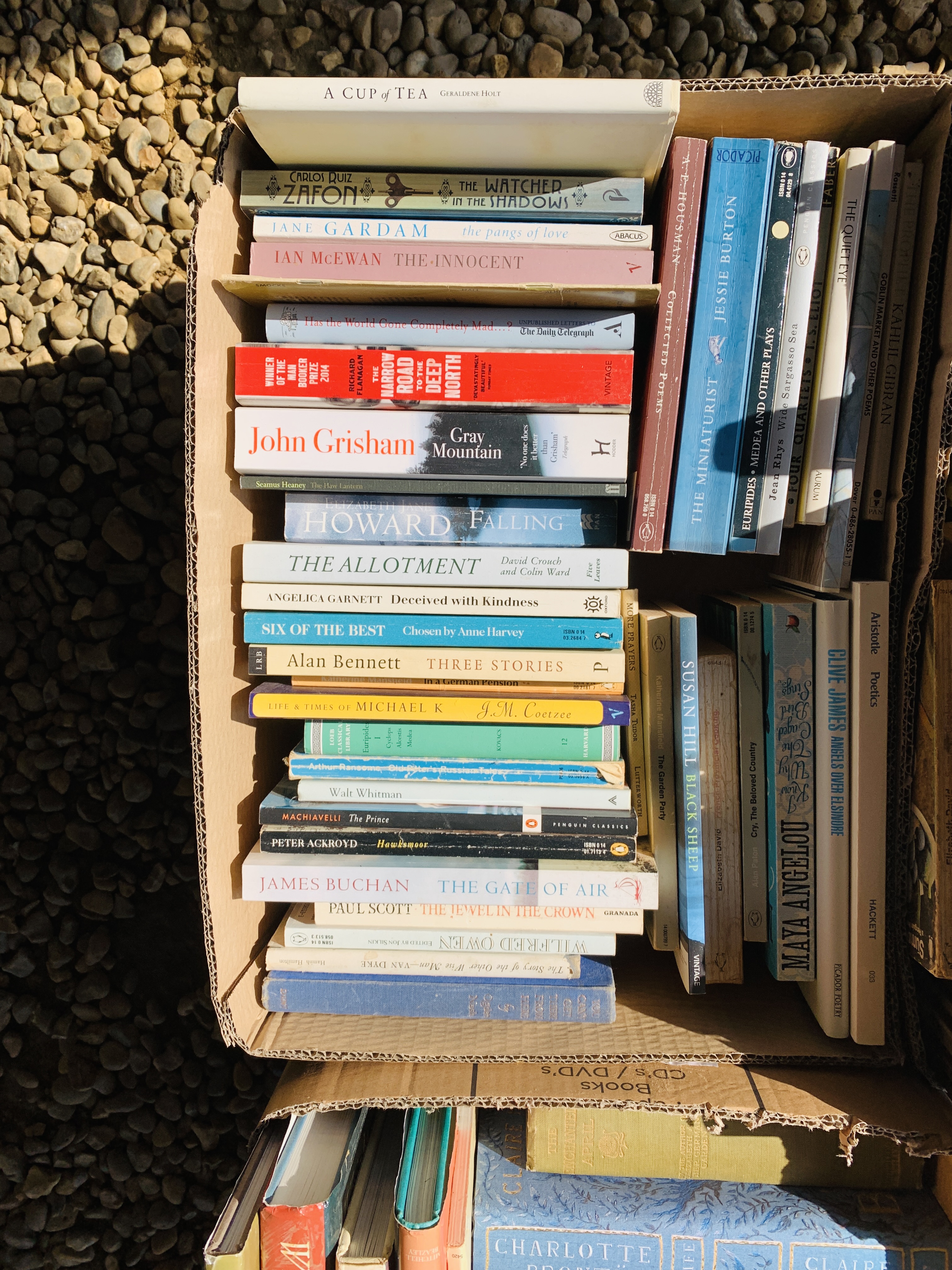 7 BOXES CONTAINING ASSORTED BOOKS TO INCLUDE ART REFERENCE, NOVELS ETC. - Image 6 of 8