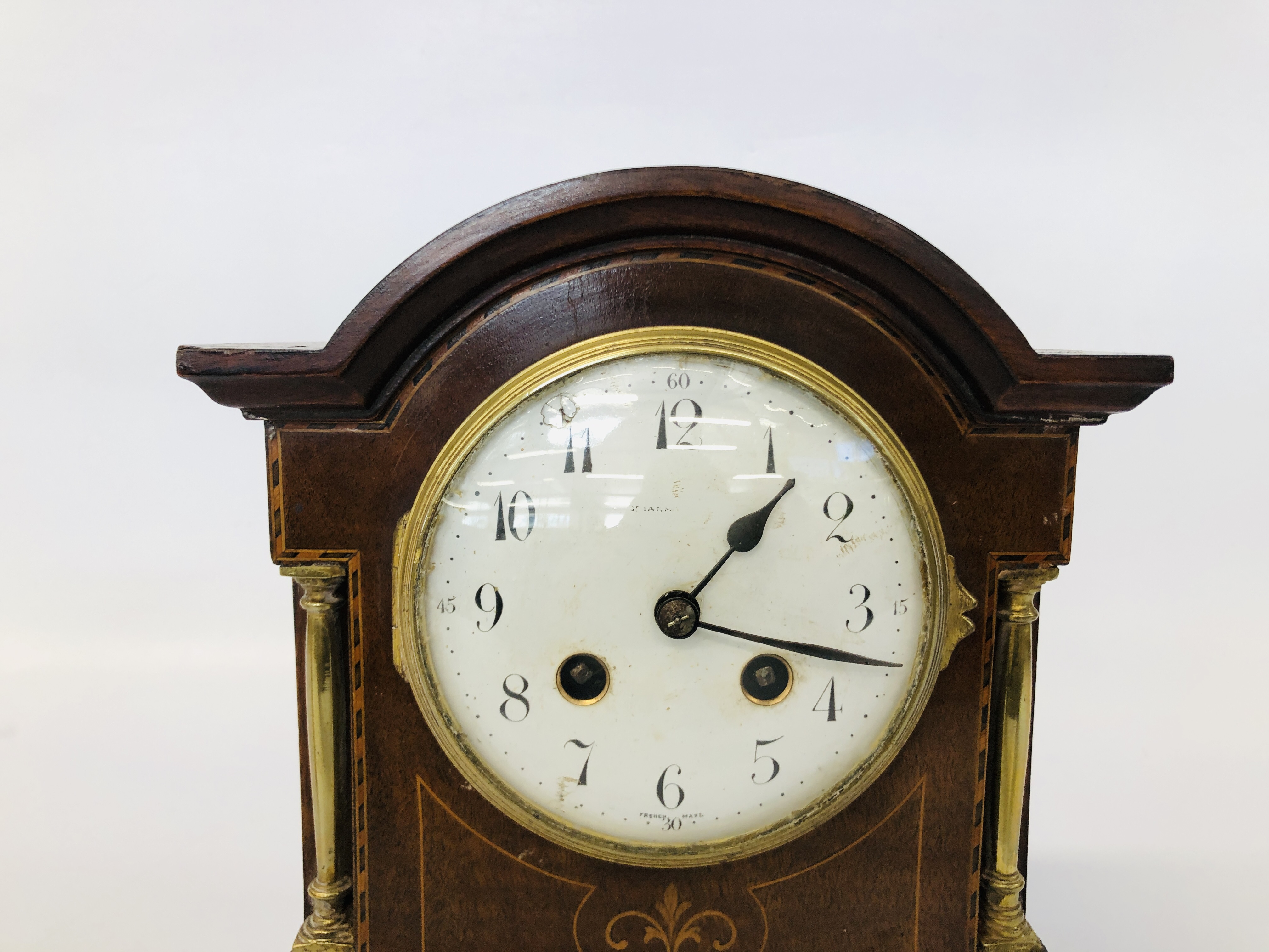 A BRASS MAPPIN & WEBB CARRIAGE CLOCK H 12CM, ALONG WITH MAHOGANY MANTEL CLOCK H 24CM. - Bild 2 aus 15