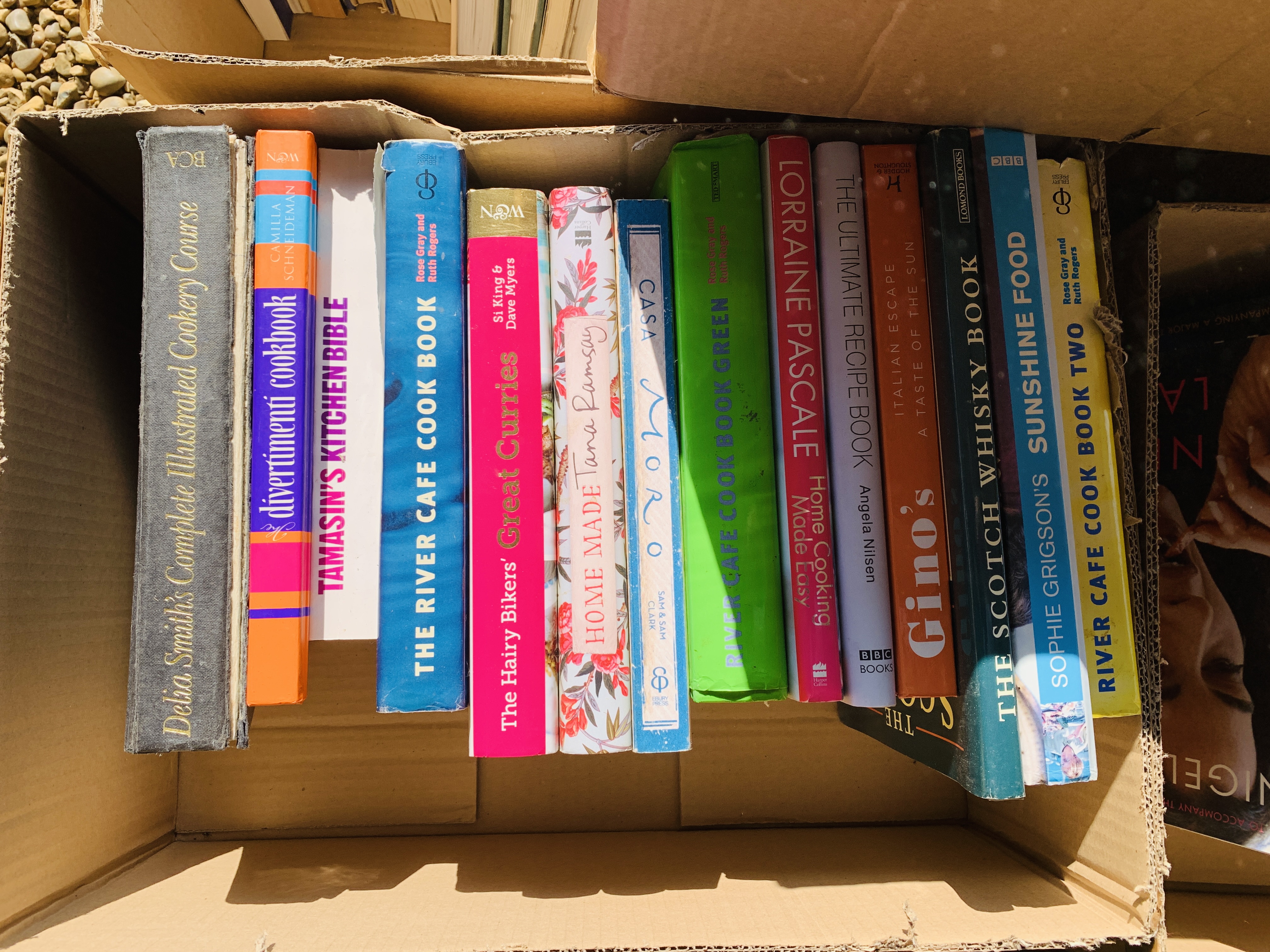 7 BOXES CONTAINING GOOD QUALITY COOKERY BOOKS TO INCLUDE JAMIE OLIVER, NIGELA LAWSON, GORDON RAMSEY, - Image 7 of 8