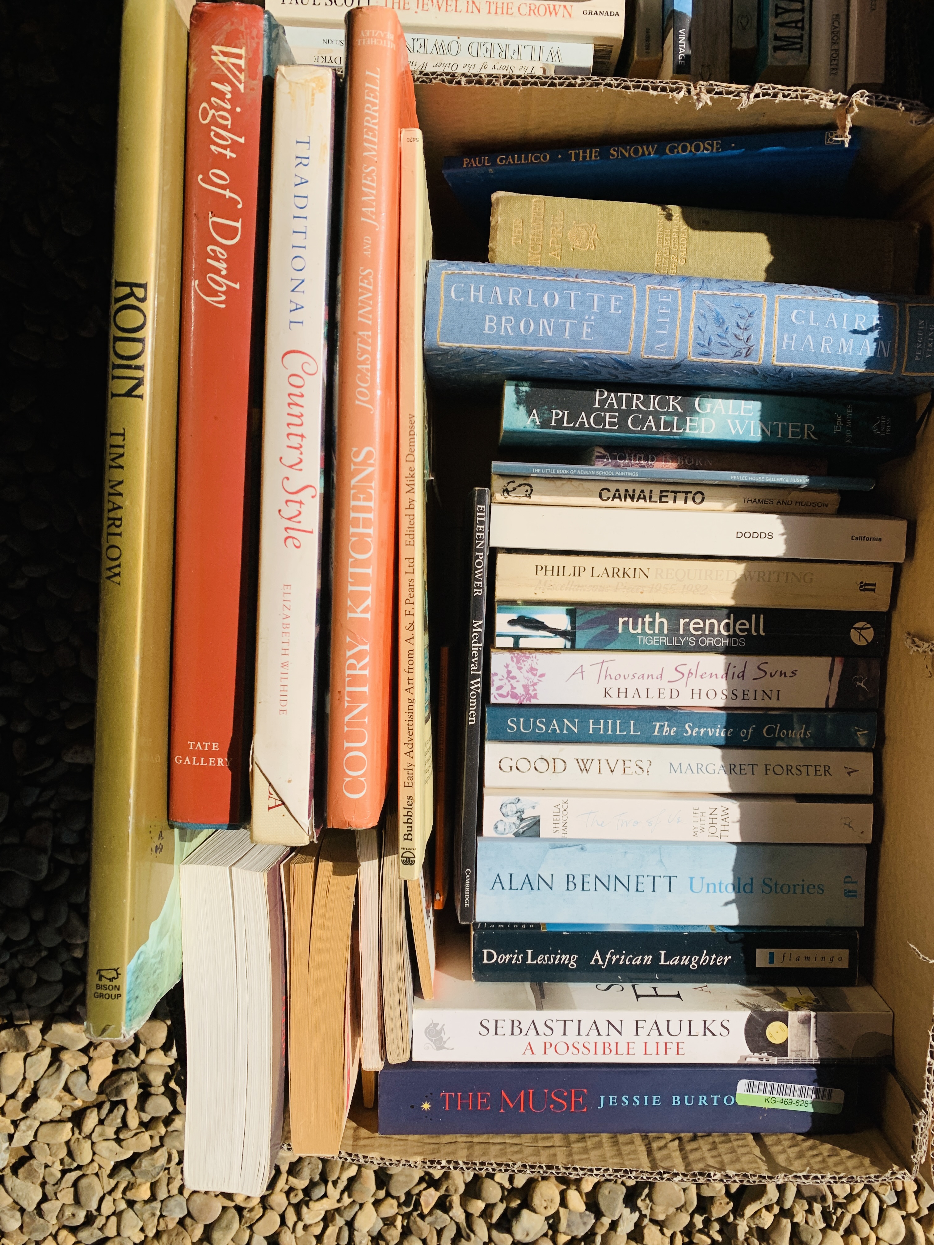 7 BOXES CONTAINING ASSORTED BOOKS TO INCLUDE ART REFERENCE, NOVELS ETC. - Image 7 of 8