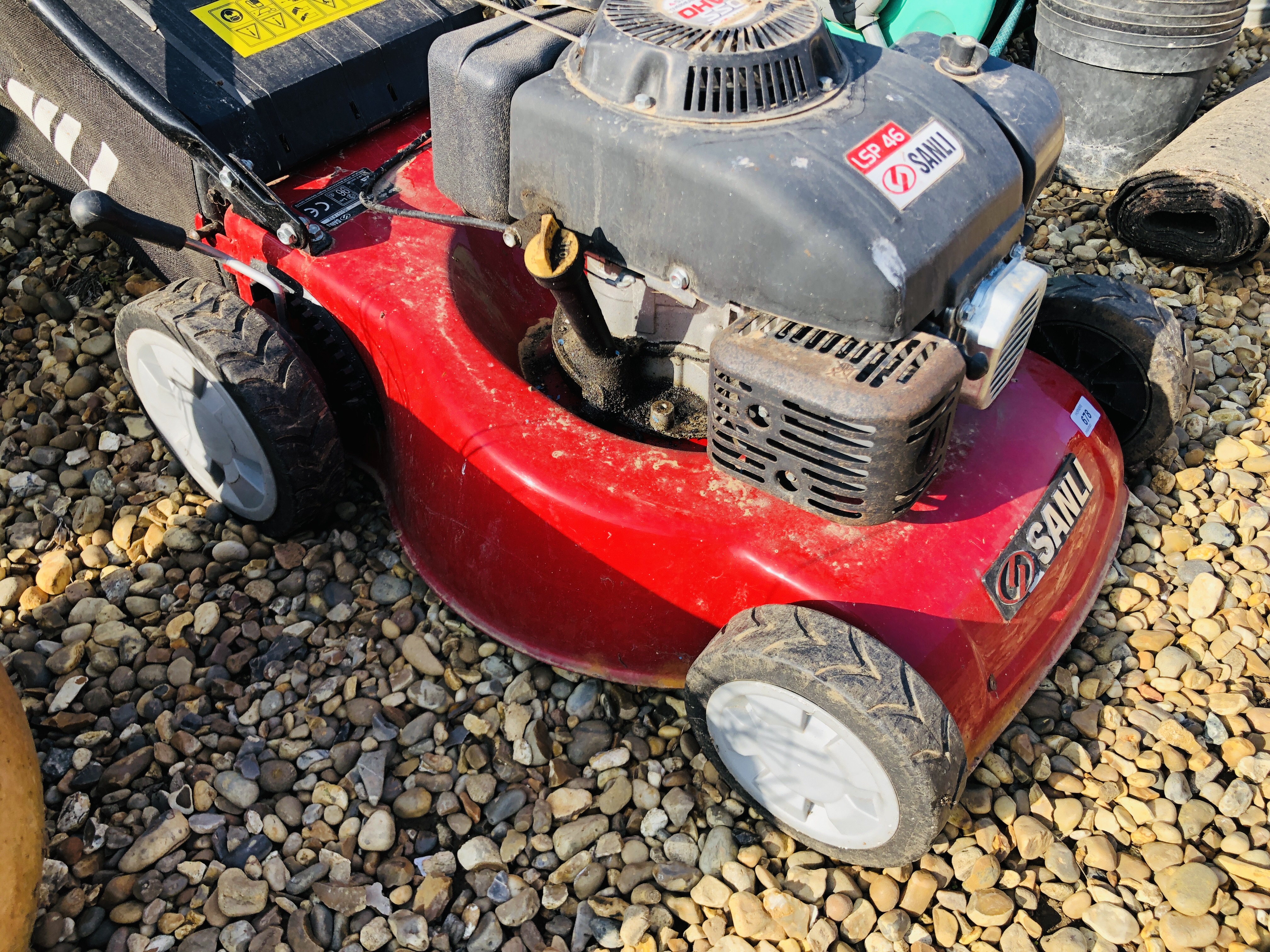 A SANLI LSP 46 PETROL DRIVEN SELF PROPELLED ROTARY LAWN MOWER WITH GRASS COLLECTOR - Image 2 of 4