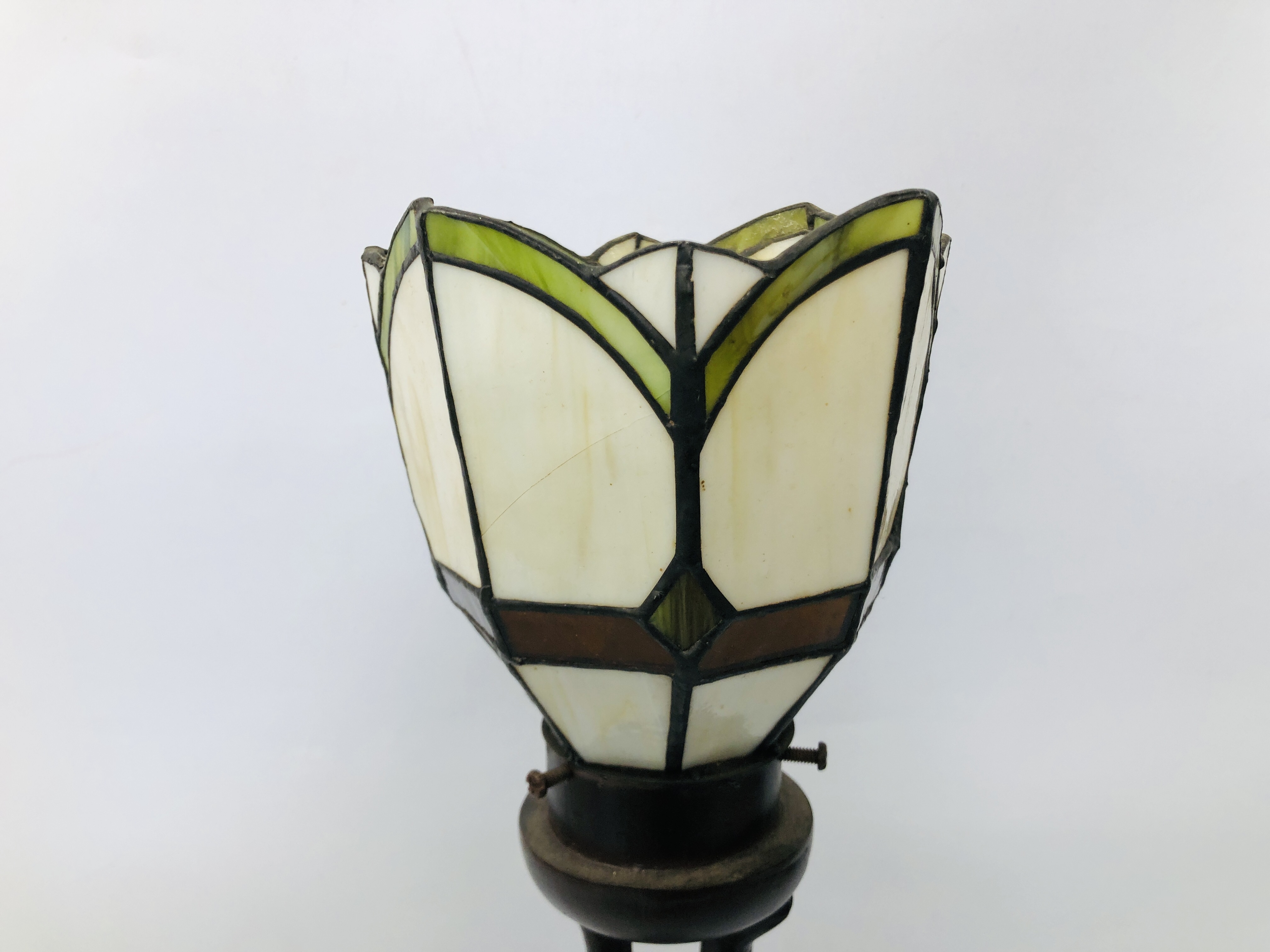 REPRODUCTION DECO STYLE TABLE LAMP THE GLASS STAIN GLASS SHADE SUPPORTED BY NUDE FEMALE STANDING ON - Image 2 of 5