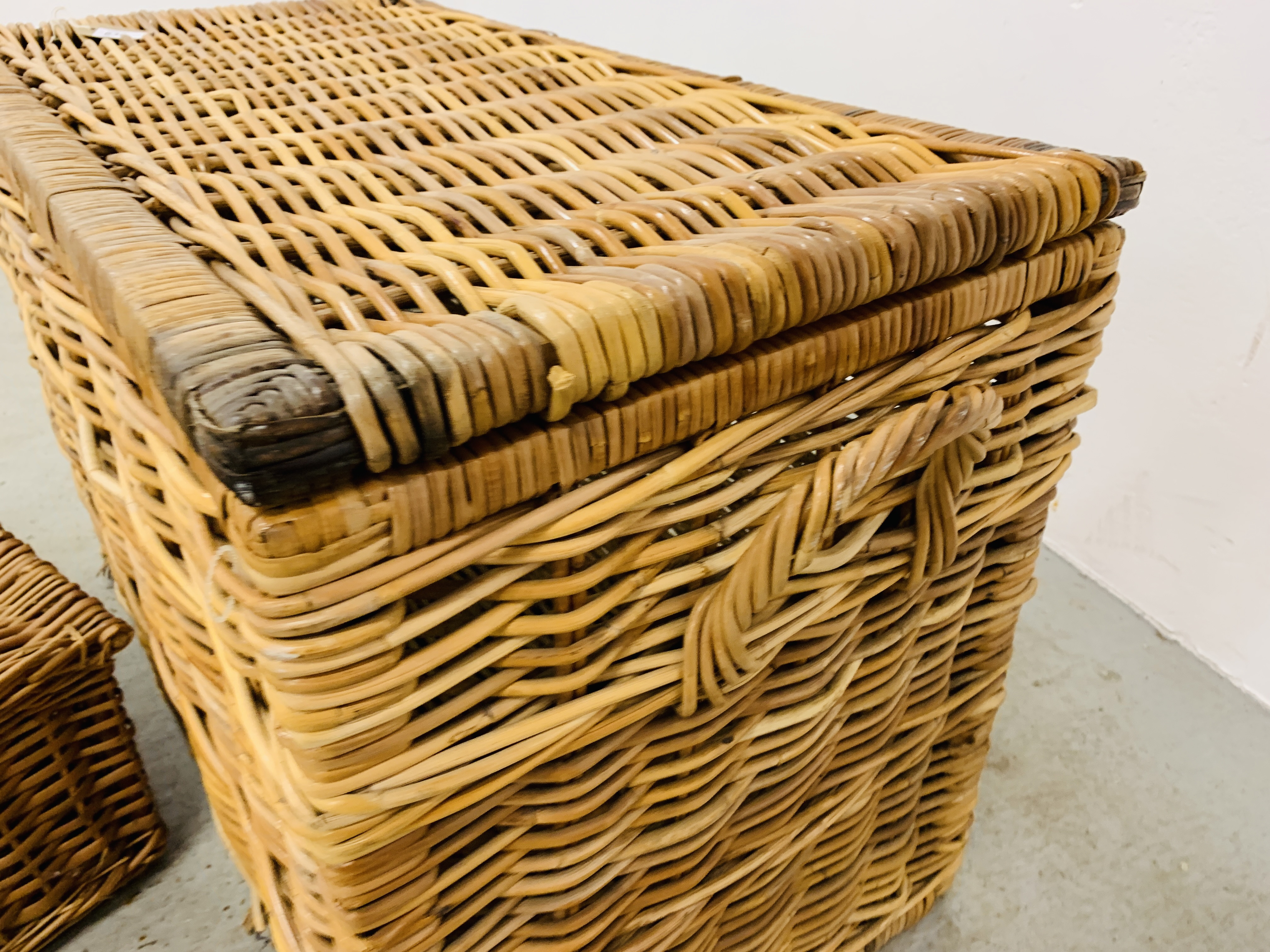 A LARGE WICKER BASKET 81CM. X 44CM. X 55CM. - Image 4 of 13