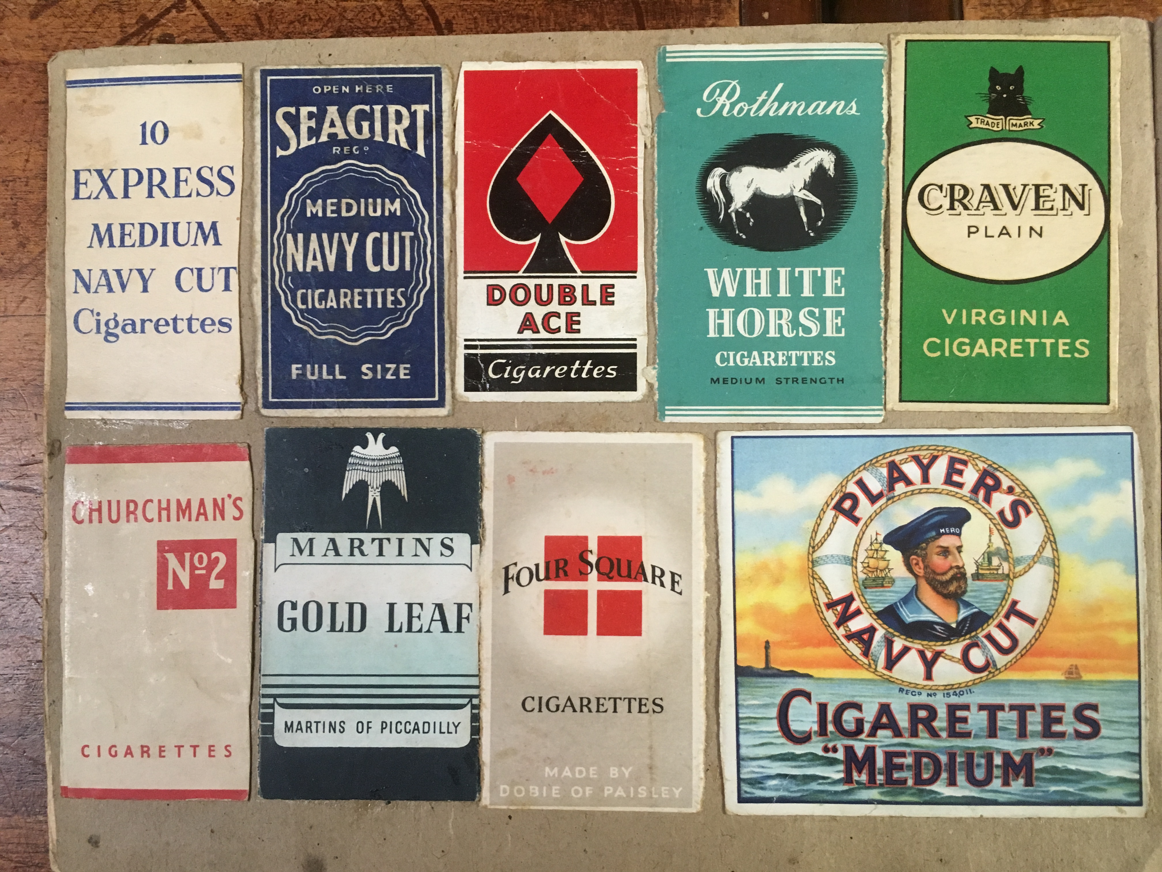 BOX WITH CIGARETTE AND TRADE CARDS, - Image 2 of 6