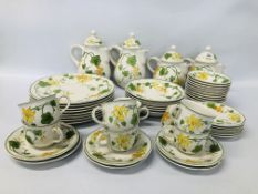 COLLECTION OF VILLEROY & BOCH 1748 GERANIUM TEA AND DINNER WARE TO INCLUDE TEA AND COFFEE POTS ETC