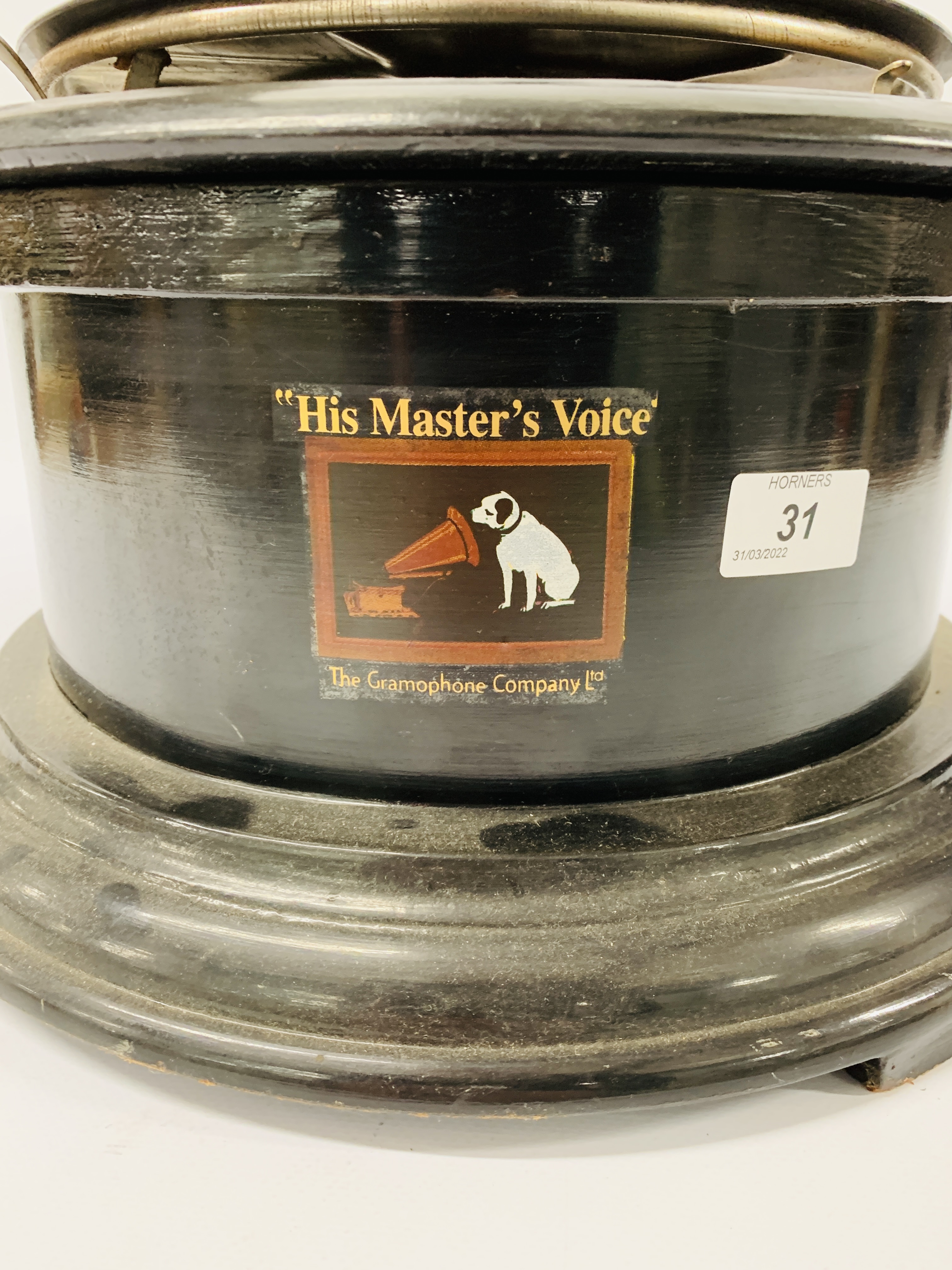 A TABLE TOP WIND UP HORN GRAMOPHONE MARKED "HIS MASTERS VOICE" - Image 2 of 8