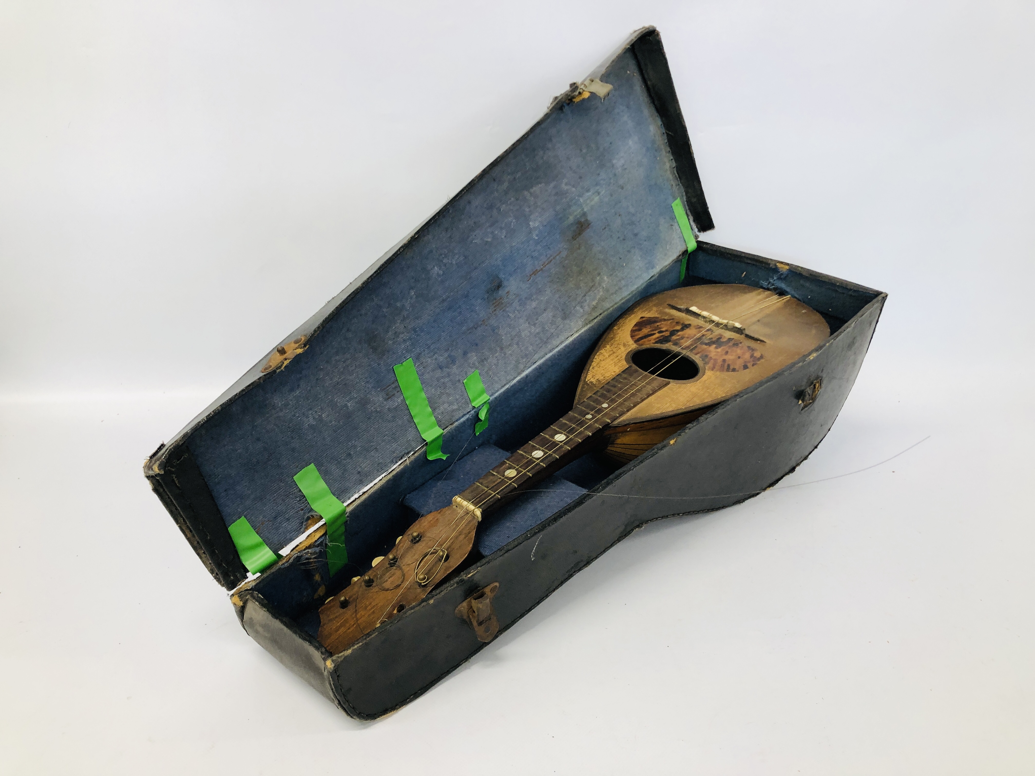 A VINTAGE MANDOLIN WITH TORTOISESHELL DETAIL MARKED "CATANIA" IN FITTED CASE AND ONE OTHER (BOTH - Image 10 of 16