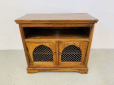 A RUSTIC HARDWOOD ENTERTAINMENT CABINET WITH IRONCRAFT DETAIL W 90CM, D 44CM, H 81CM.