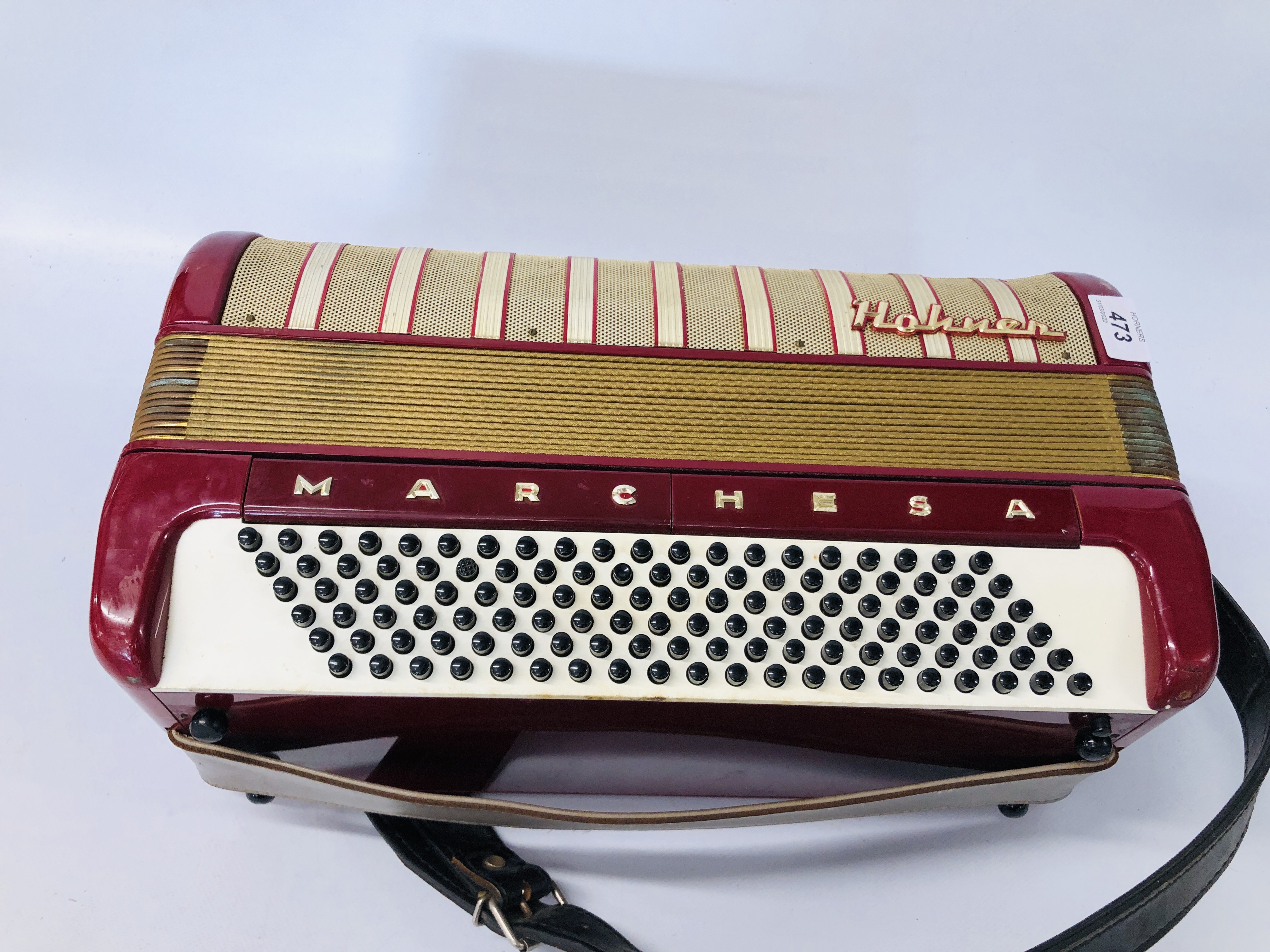 VINTAGE HOHNER MARCHESA ACCORDION SURBITON 7141 - Image 3 of 6