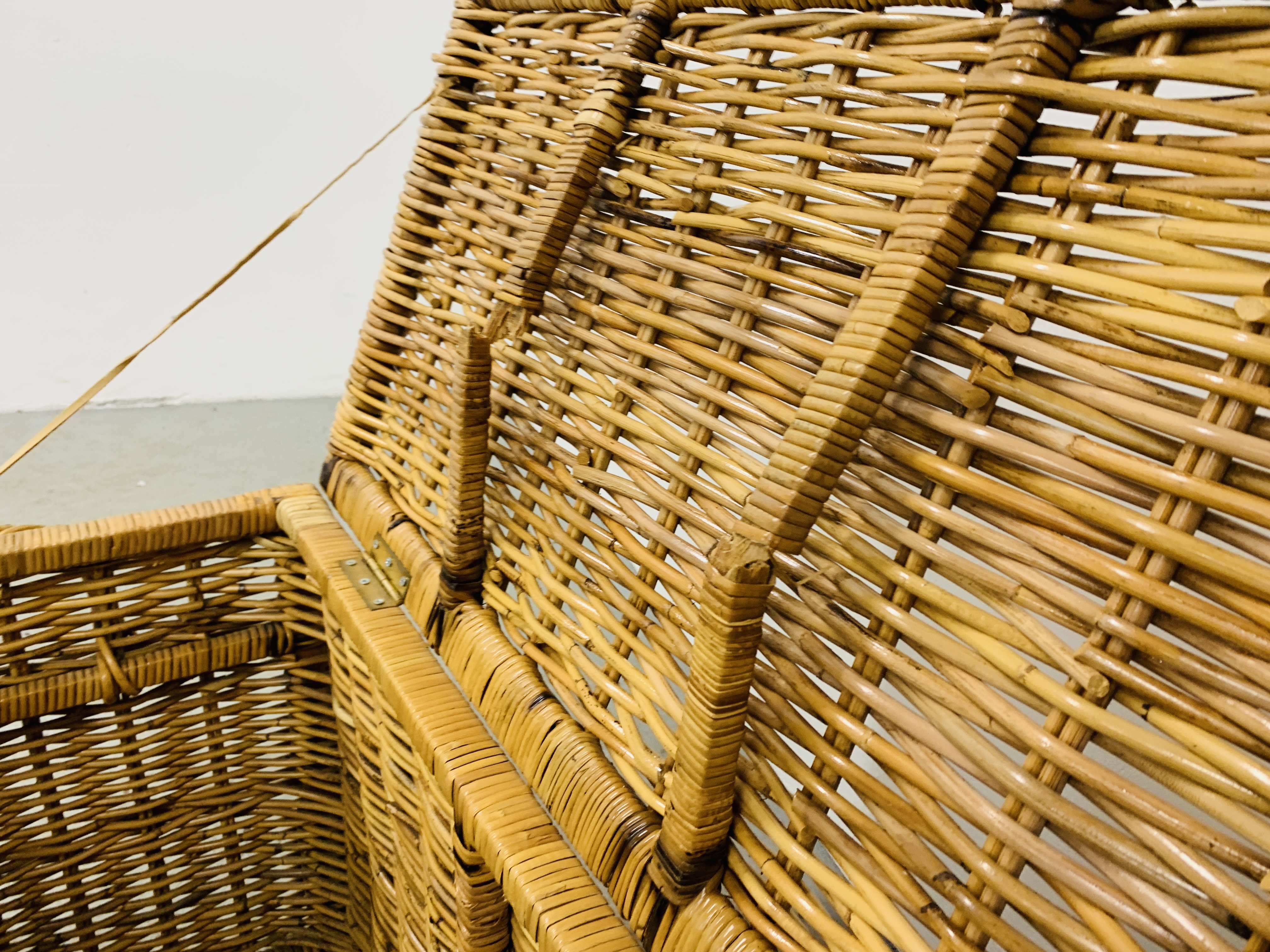 A LARGE WICKER BASKET 81CM. X 44CM. X 55CM. - Image 8 of 13