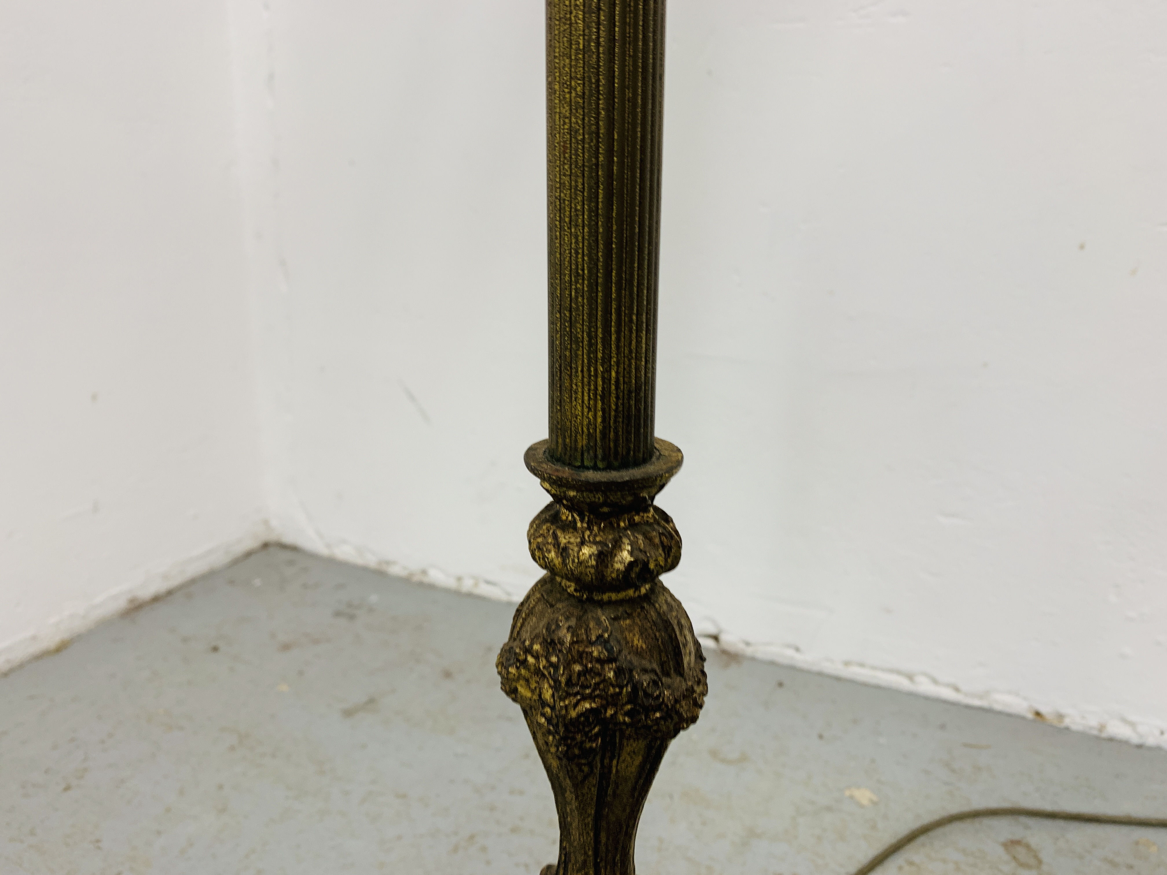 A CORINTHIAN COLUMN FLOOR STANDING FIVE BRANCH LAMP STANDARD THE BASE WITH MARBLE PLATFORM AND CLAW - Image 15 of 16