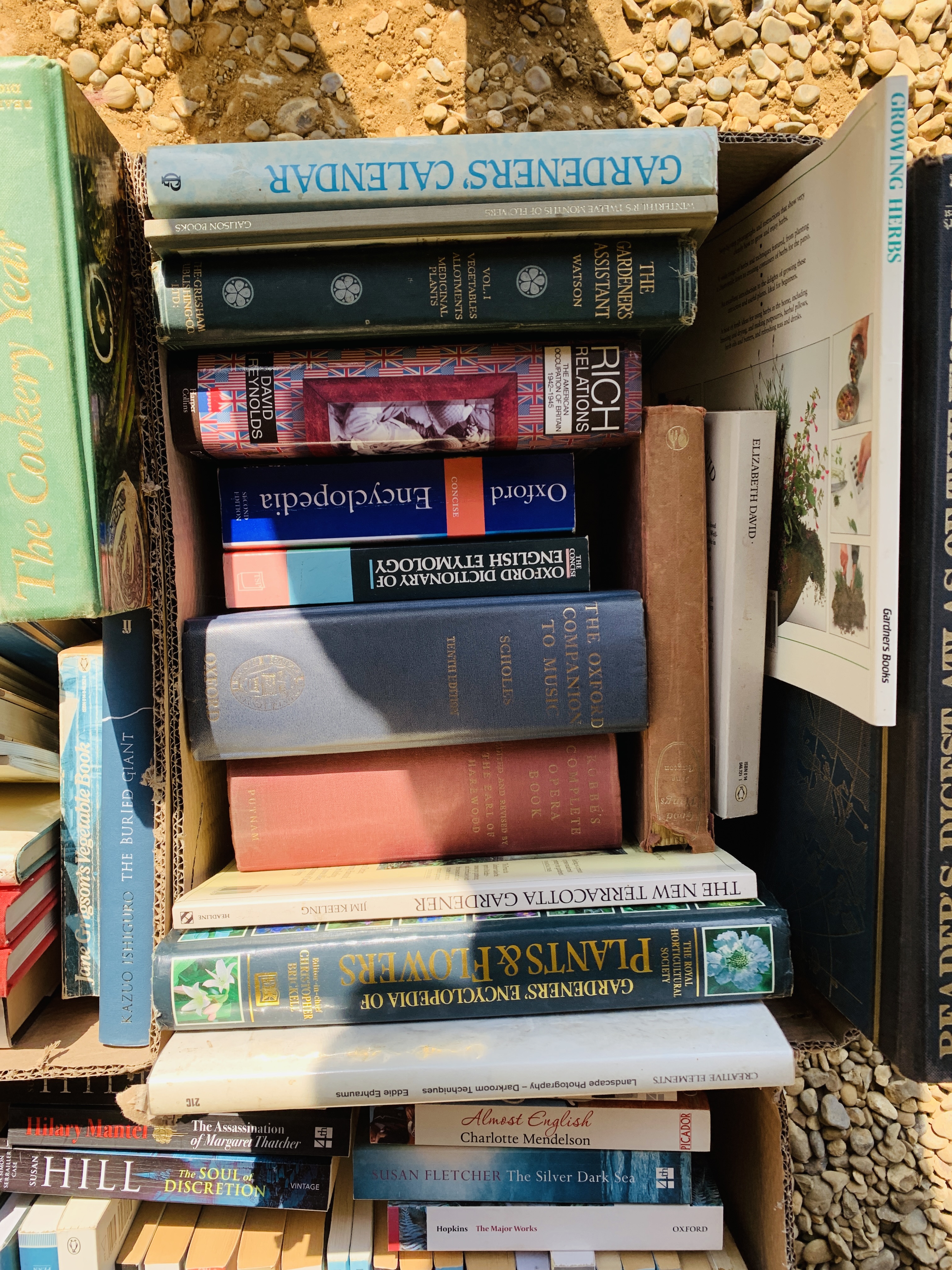 7 BOXES CONTAINING ASSORTED BOOKS TO INCLUDE ART REFERENCE, NOVELS ETC. - Image 2 of 8