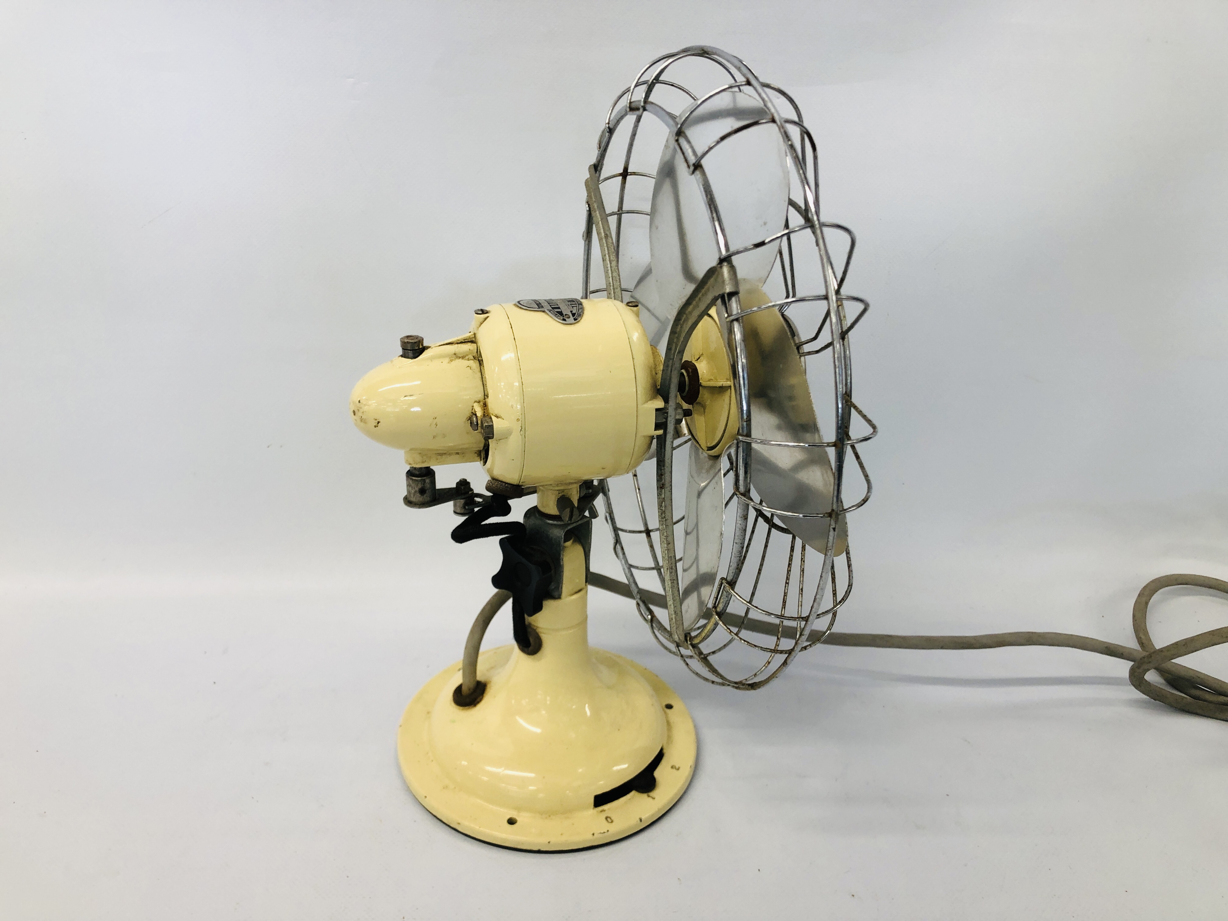 A VINTAGE 1950's LIMIT TABLE FAN No. C1/11/66 - COLLECTORS ITEM ONLY. - Image 4 of 5