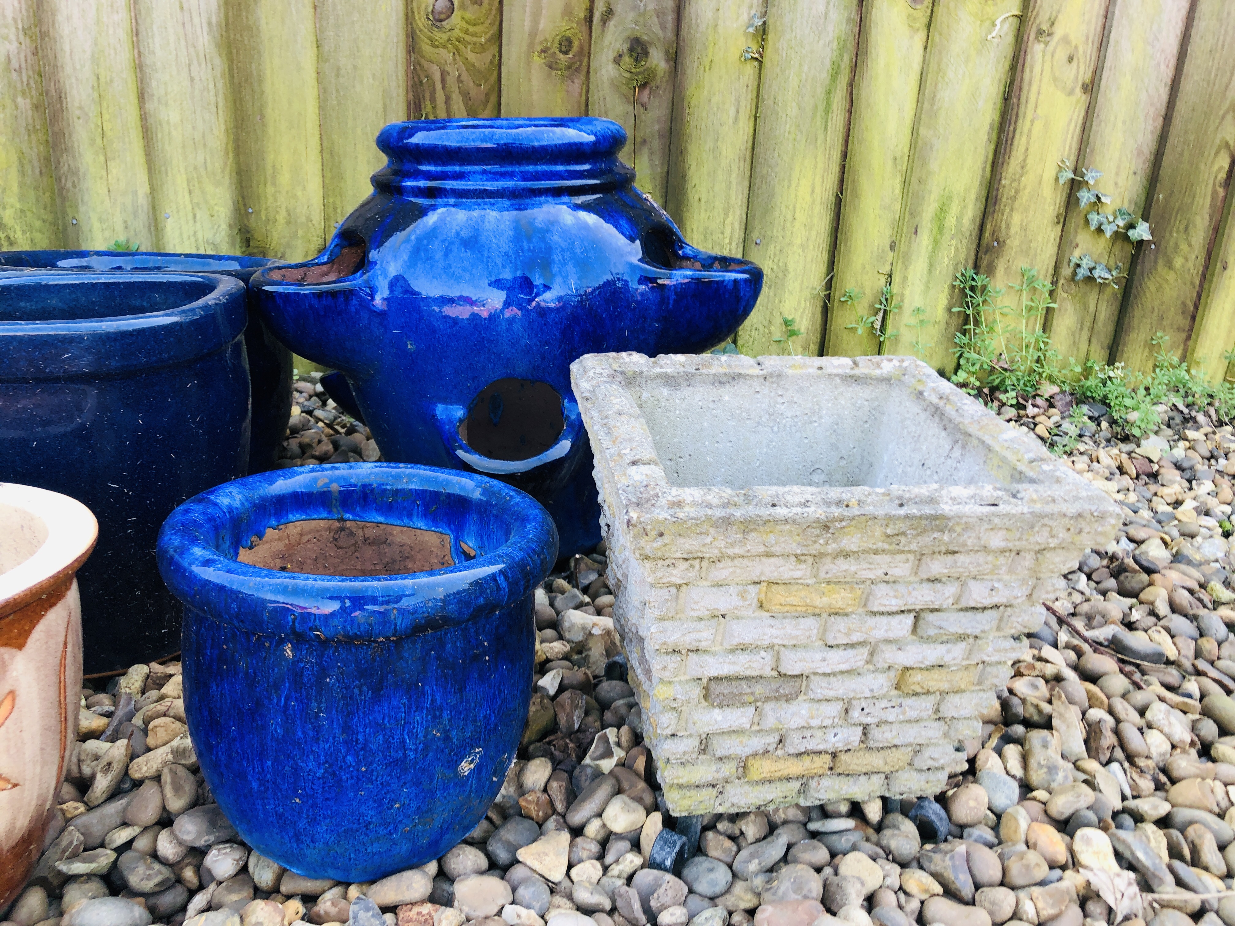 APPROX. 12 GARDEN PLANTERS TO INCLUDE BLUE GLAZED STRAWBERRY PLANTER, ETC. - Image 5 of 7