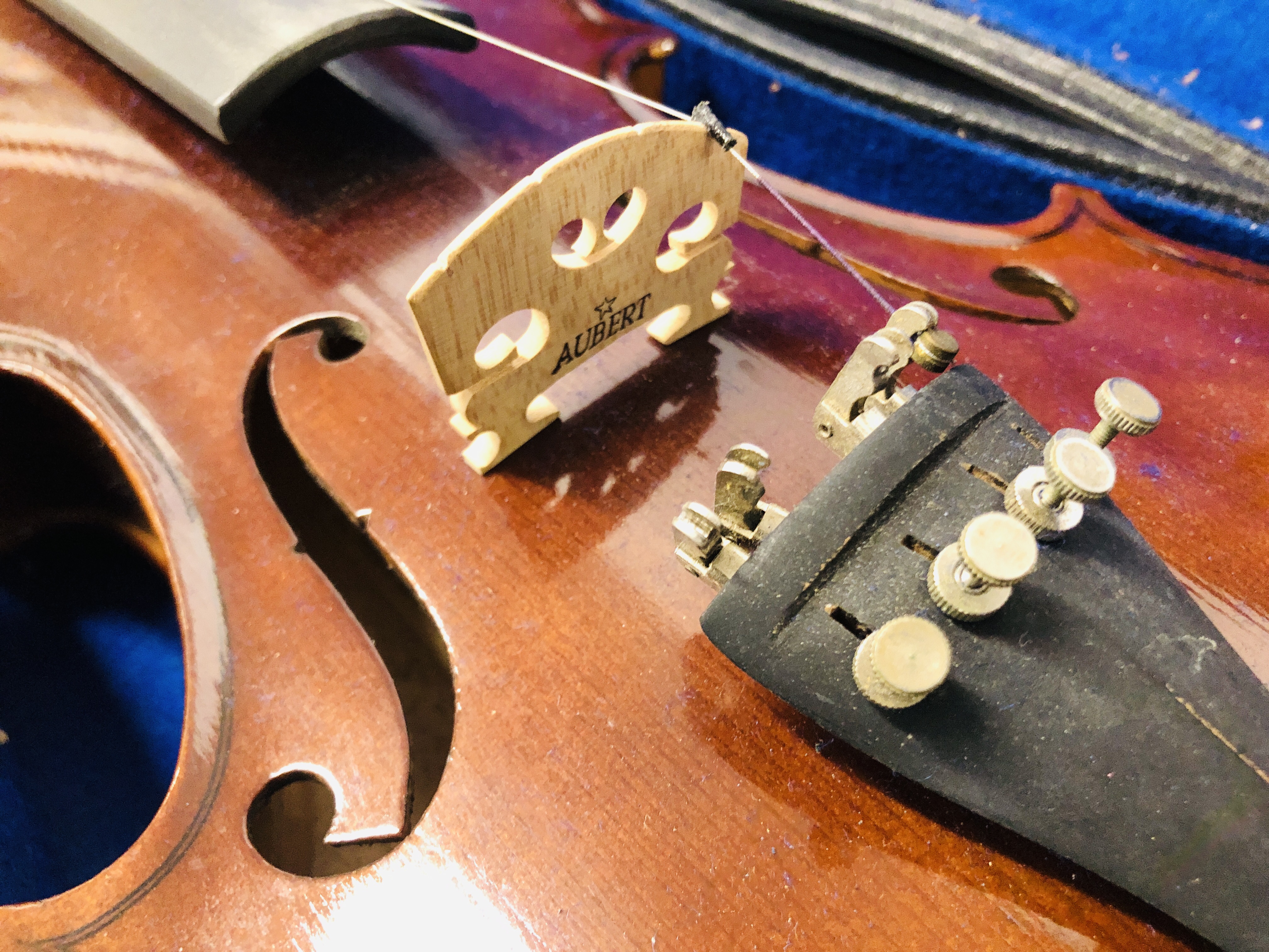 4 X VINTAGE VIOLINS AND 2 WOODEN CASES, VARIOUS BOWS (NO STRINGS) FOR RESTORATION. - Image 9 of 20