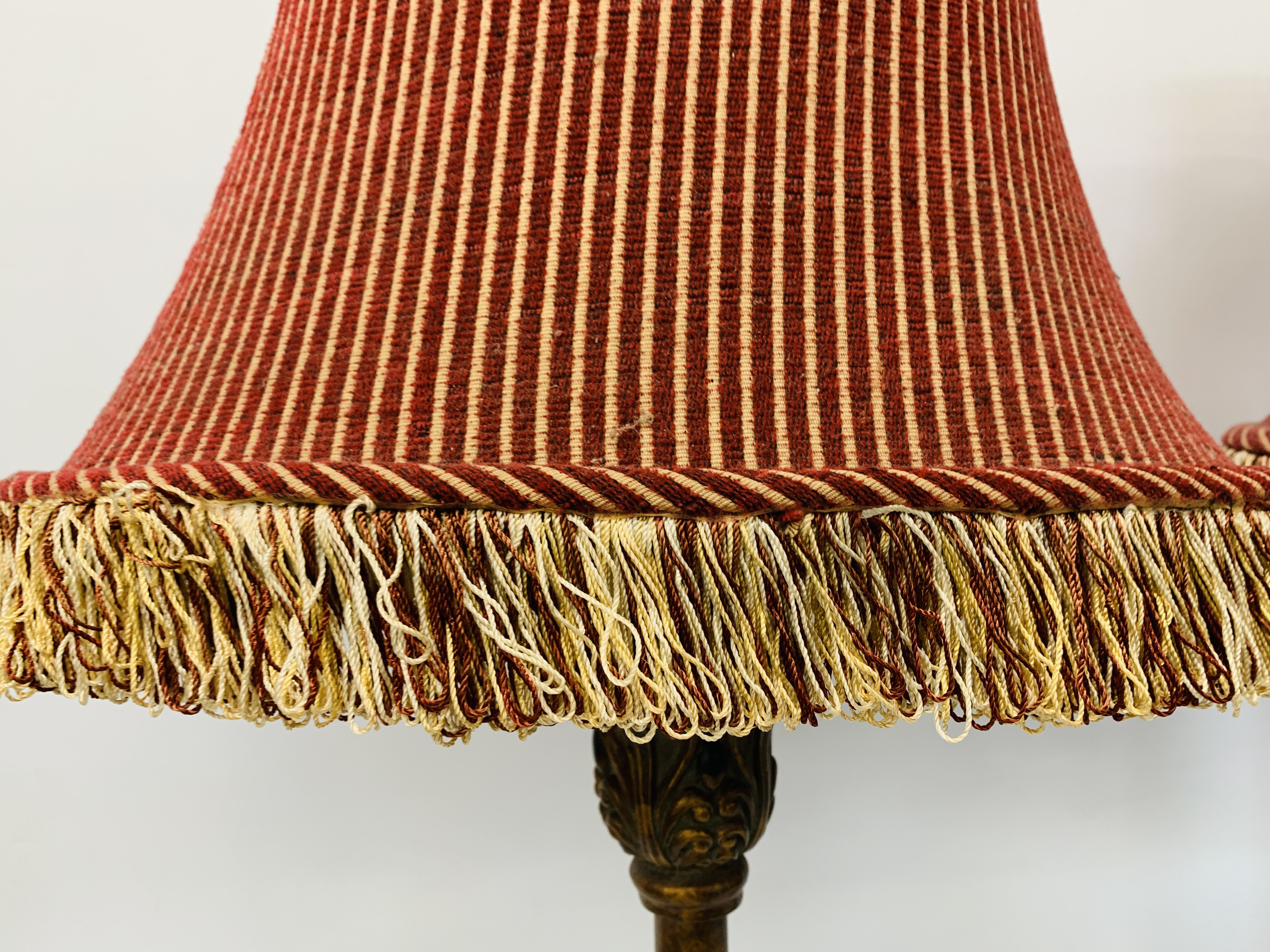 PAIR OF CLASSICAL ANTIQUE EFFECT TABLE LAMPS WITH RED STRIPED FRINGED SHADES HEIGHT 77CM. - Image 4 of 7