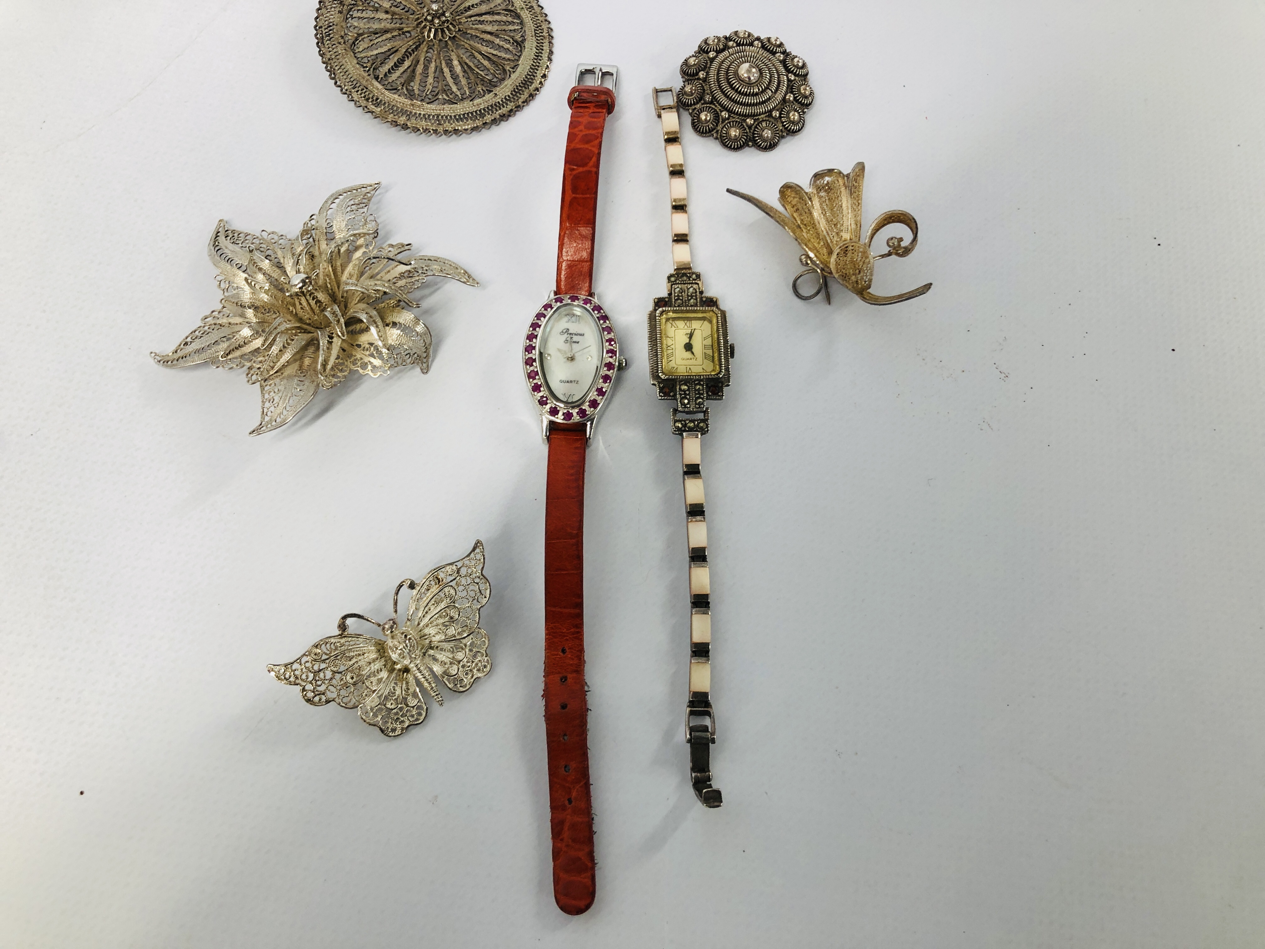 VINTAGE WHITE METAL FILAGREE BROOCHES (5) AND SILVER VINTAGE QUARTZ WATCHES SET WITH MARCASITES + - Image 7 of 9