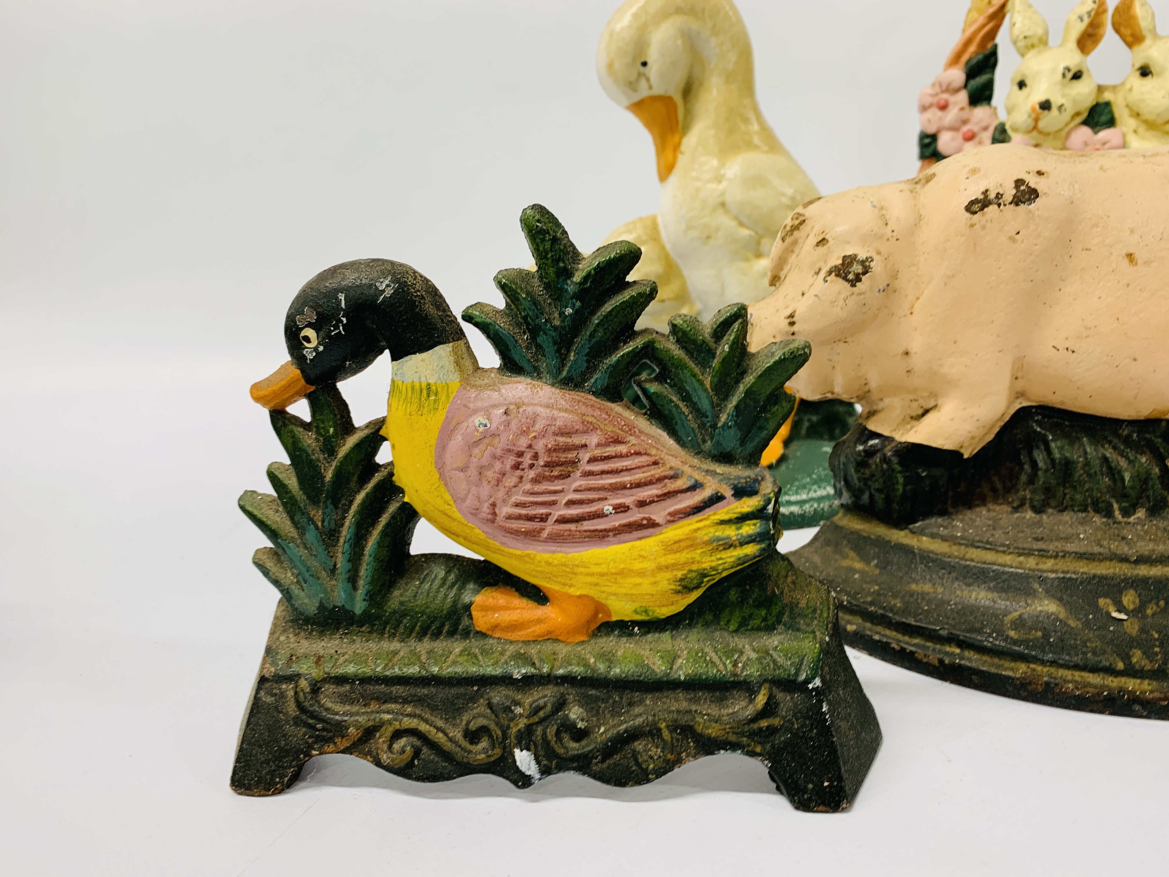 COLLECTION OF CAST REPRODUCTION DOORSTOPS TO INCLUDE EASTER BUNNIES, DUCKS, PIGS, ETC. - Image 2 of 8