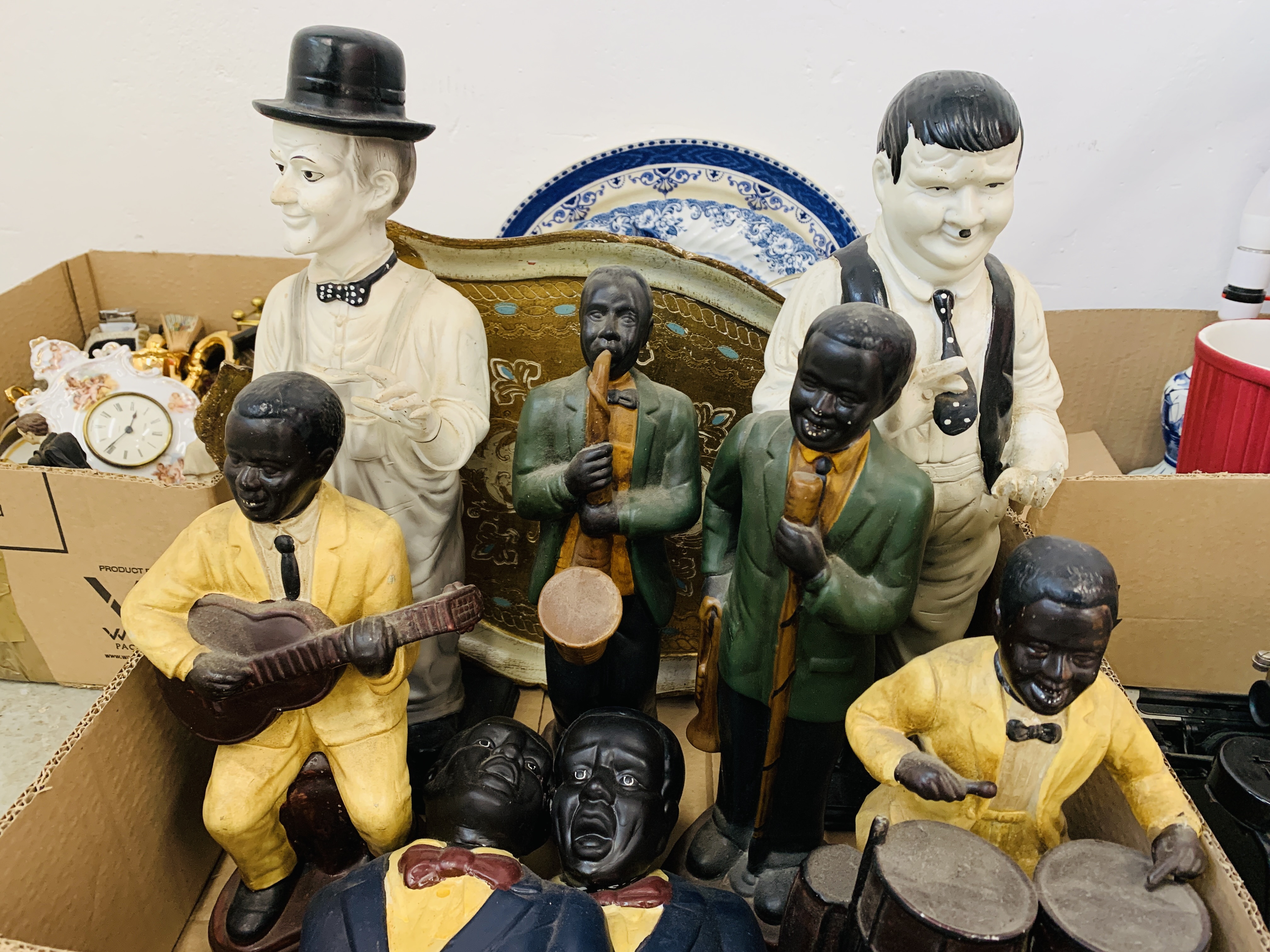 FOUR BOXES CONTAINING DECORATIVE EFFECTS TO INCLUDE JAZZ BAND FIGURES, LAUREL AND HARDY FIGURES A/F, - Image 2 of 13