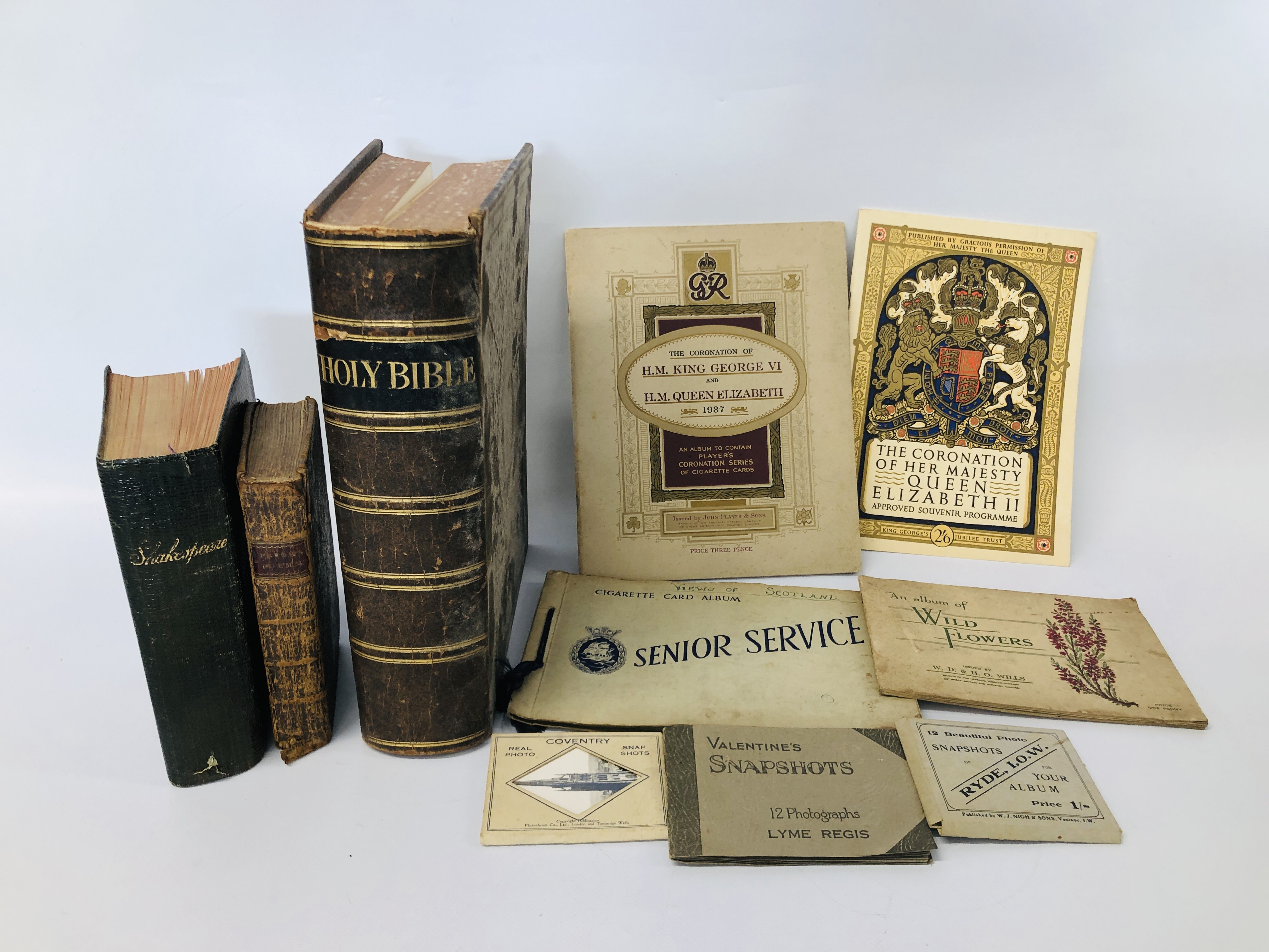 BOX OF EPHEMERA TO INCLUDE A HOLY BIBLE, SHAKESPEARE,