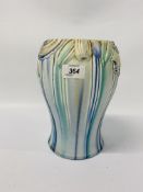 AN ART DECO CLARICE CLIFF NEWPORT POTTERY VASE C.1027 HEIGHT 24CM.