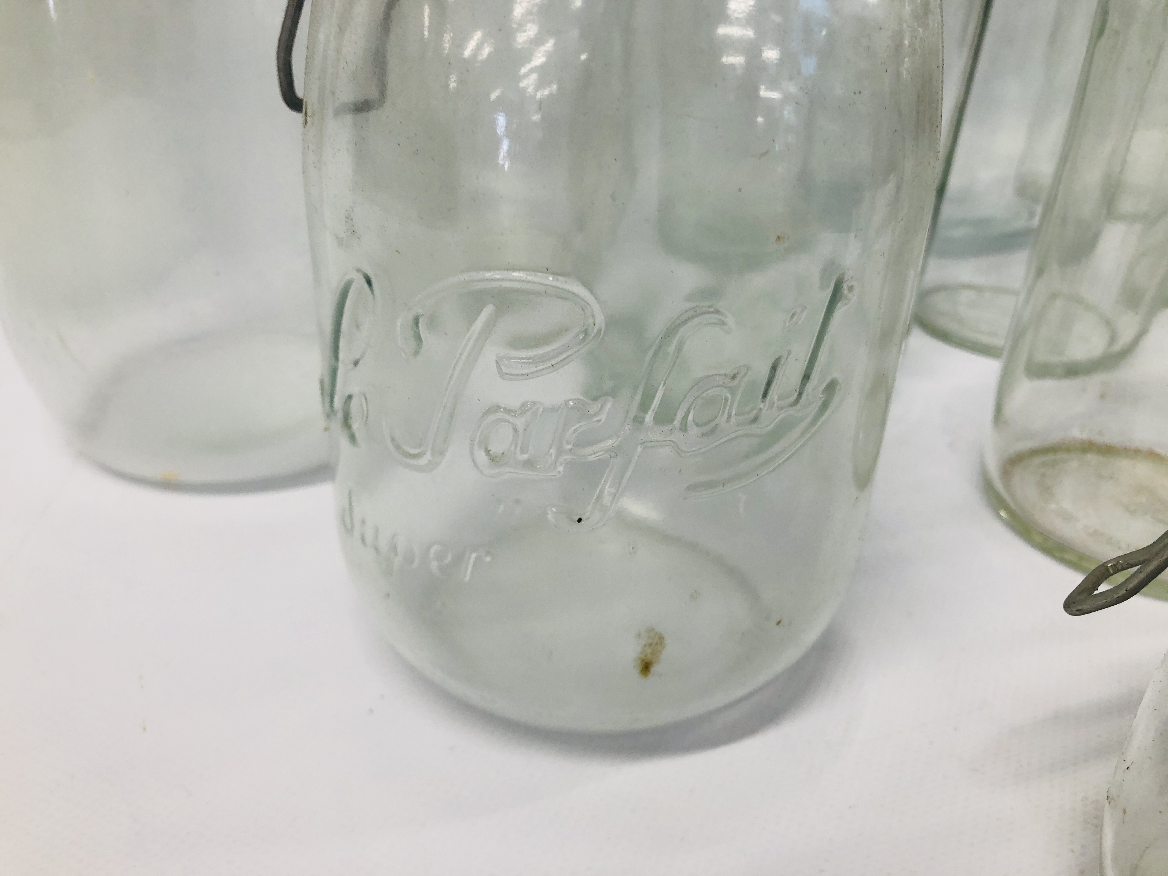 COLLECTION OF 16 CLEAR GLASS STORAGE JARS. - Image 5 of 5