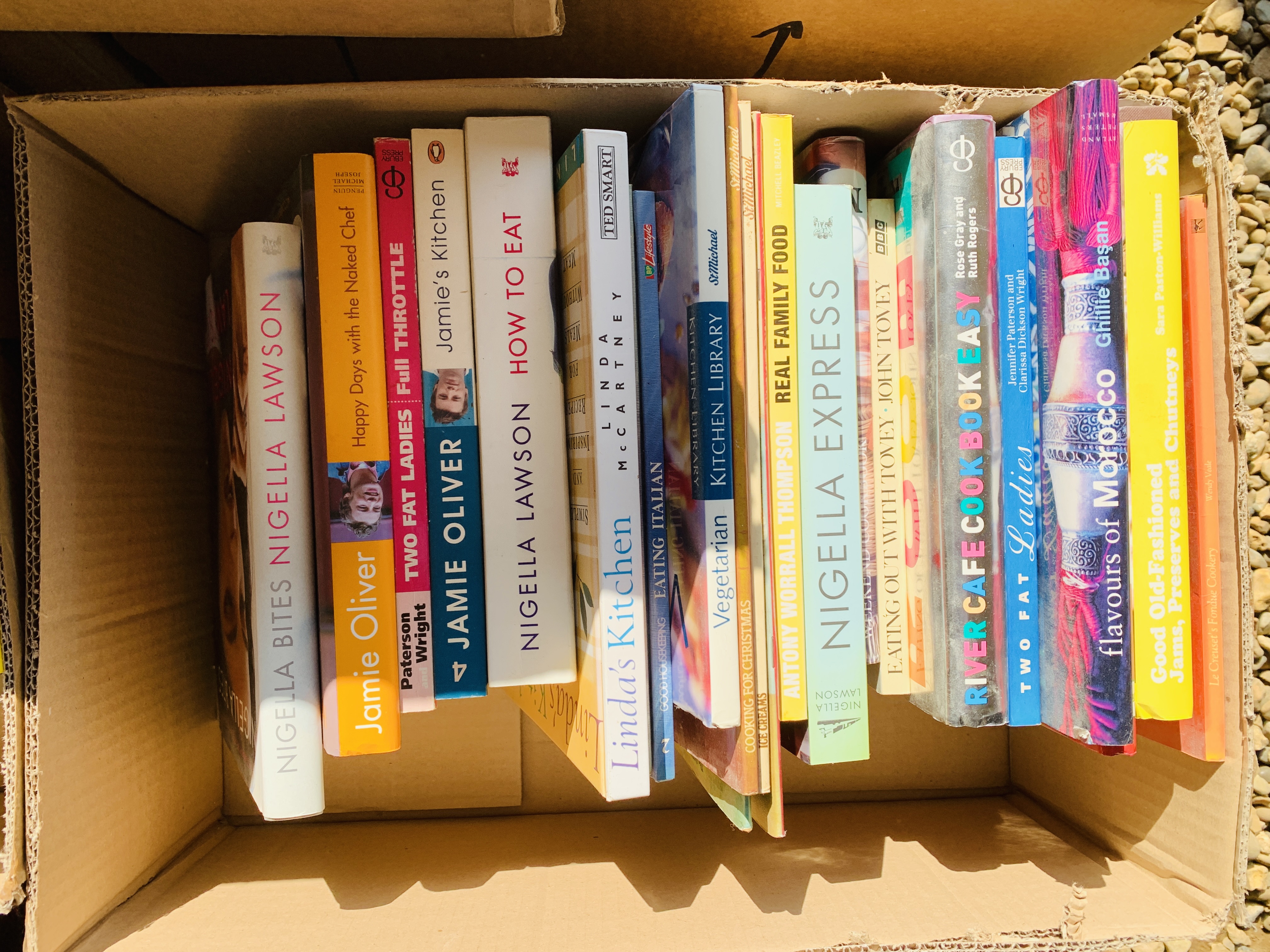 7 BOXES CONTAINING GOOD QUALITY COOKERY BOOKS TO INCLUDE JAMIE OLIVER, NIGELA LAWSON, GORDON RAMSEY, - Image 8 of 8