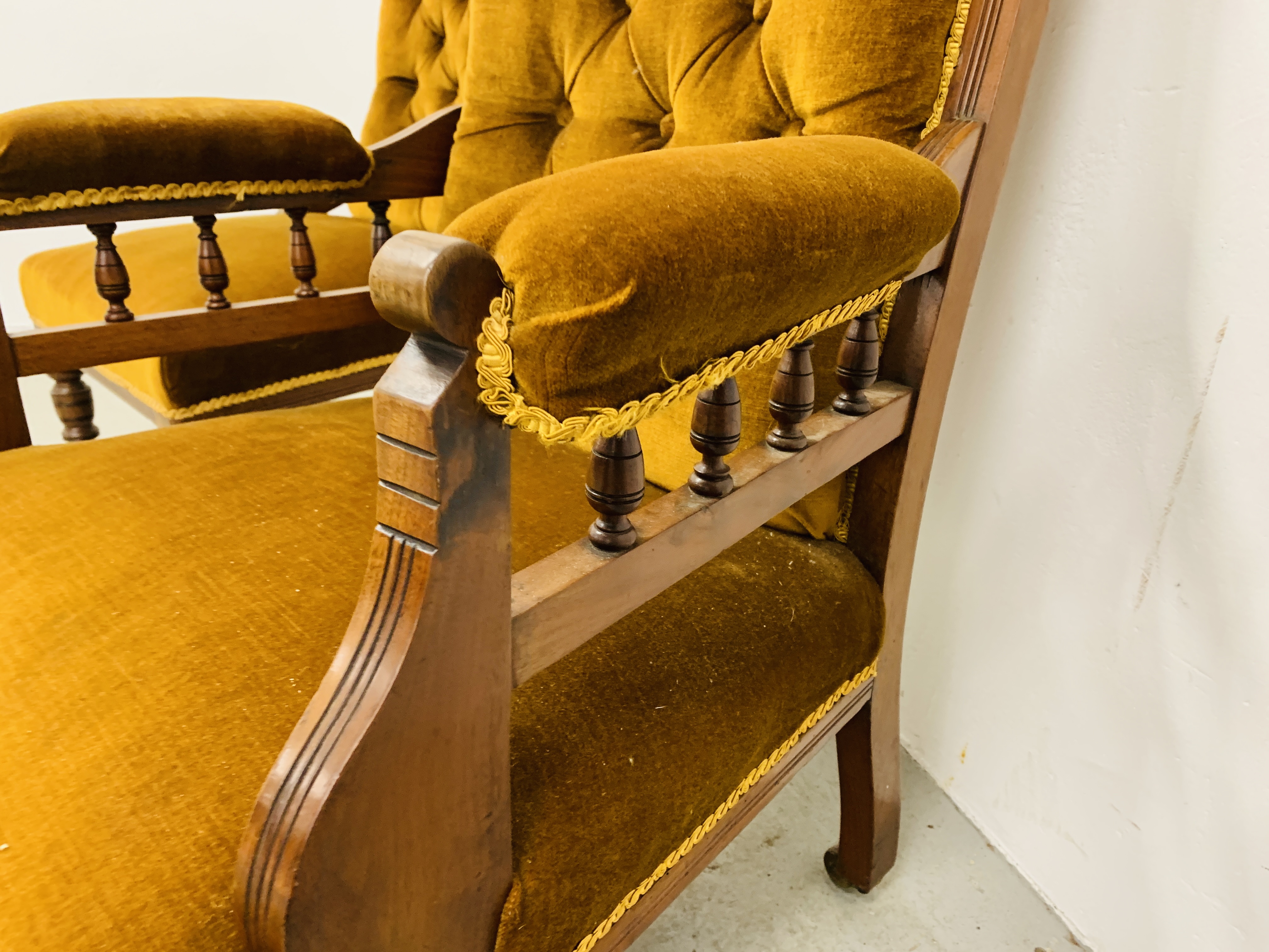 A SET OF EDWARDIAN MAHOGANY FRAMED LADIES AND GENTLEMANS EASY CHAIRS - GOLD VELOUR UPHOLSTERY - Image 5 of 15