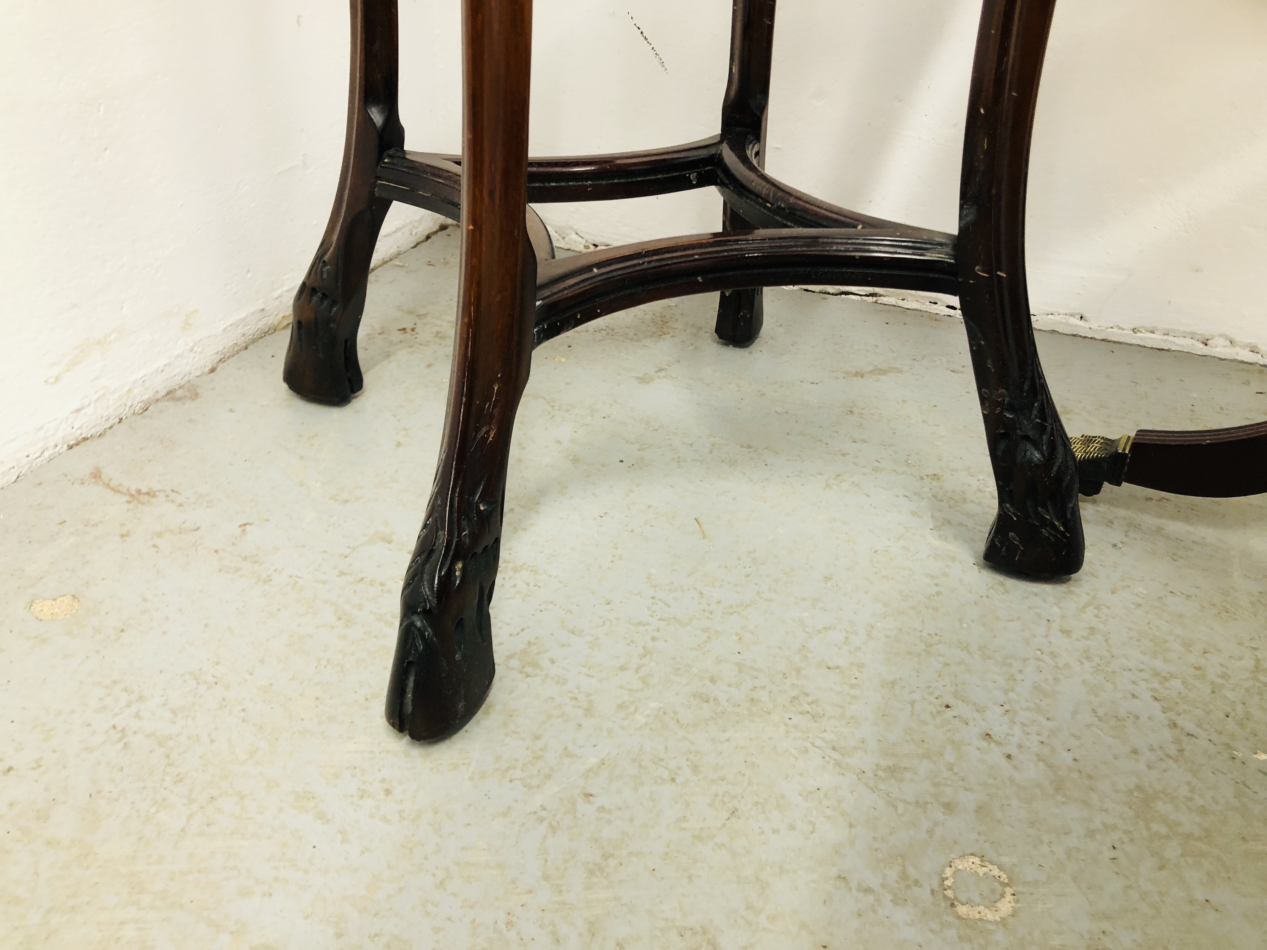 REPRODUCTION MAHOGANY FINISH OCCASIONAL TABLES + PAIR OF REPRODUCTION MAHOGANY OCCASIONAL LAMP - Image 10 of 10