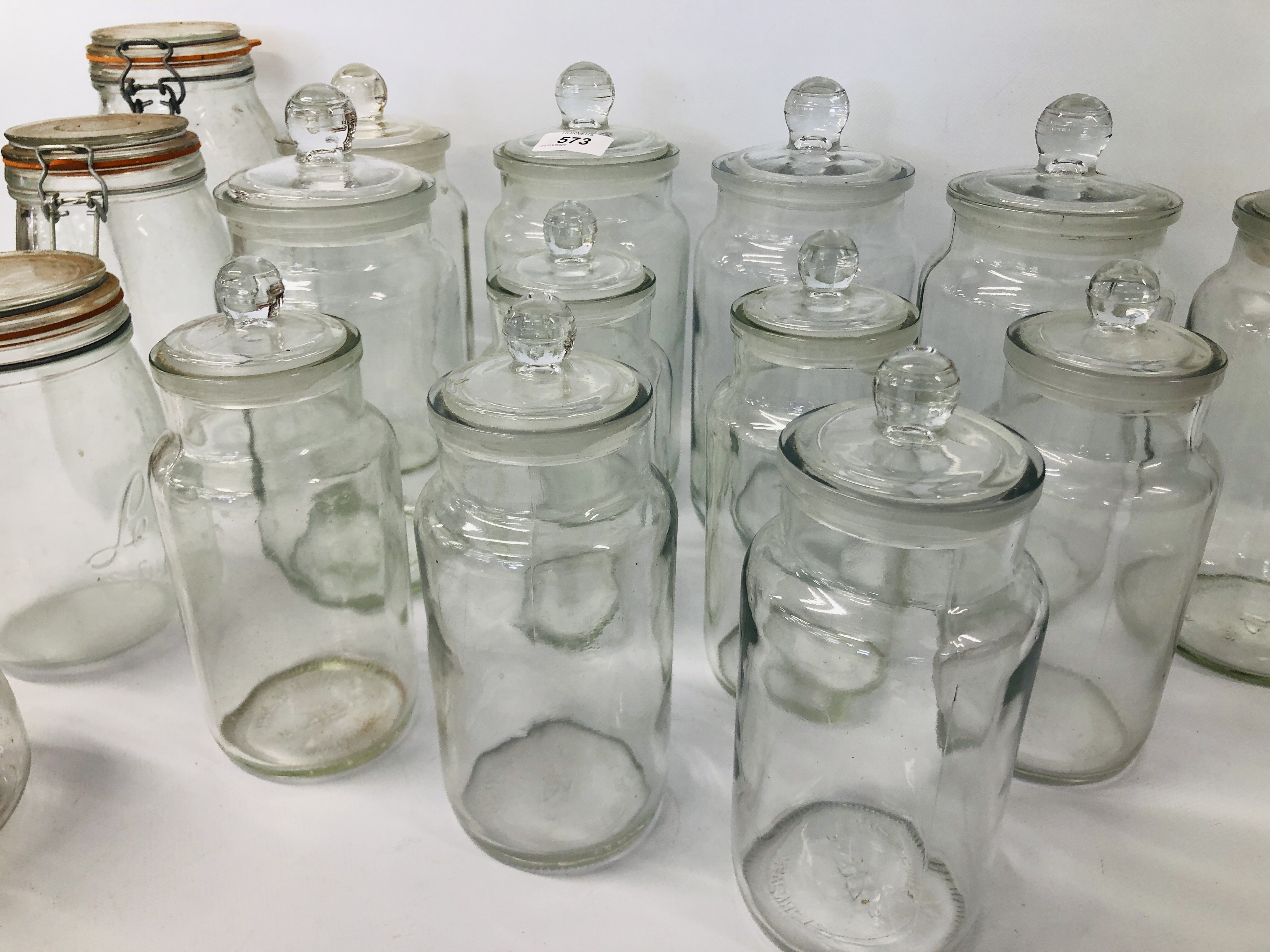 COLLECTION OF 16 CLEAR GLASS STORAGE JARS. - Image 2 of 5