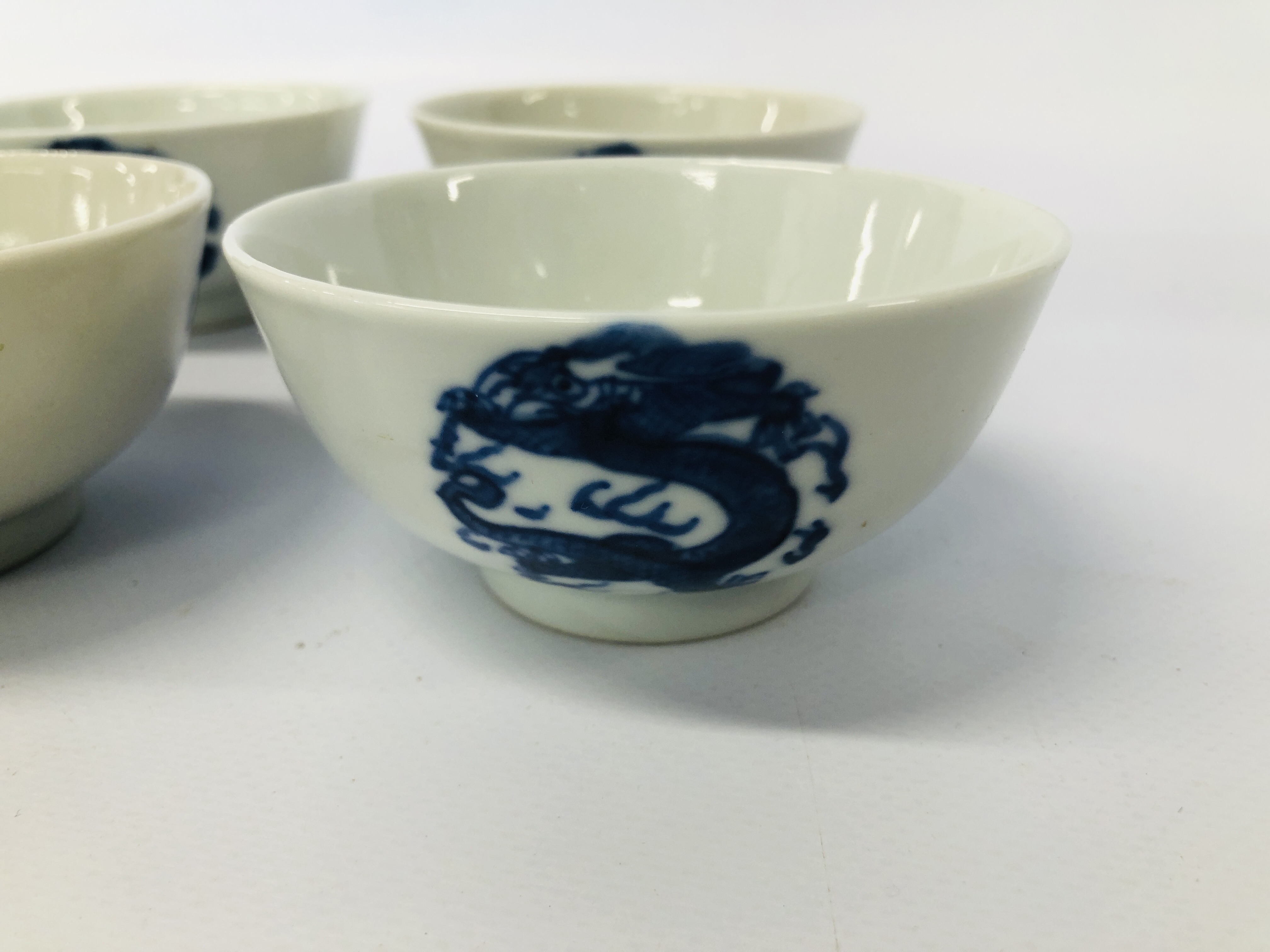 A COLLECTION OF SIX BLUE AND WHITE ORIENTAL TEA BOWLS, BLUE AND WHITE CHINESE VASES H 32CM, - Image 18 of 21