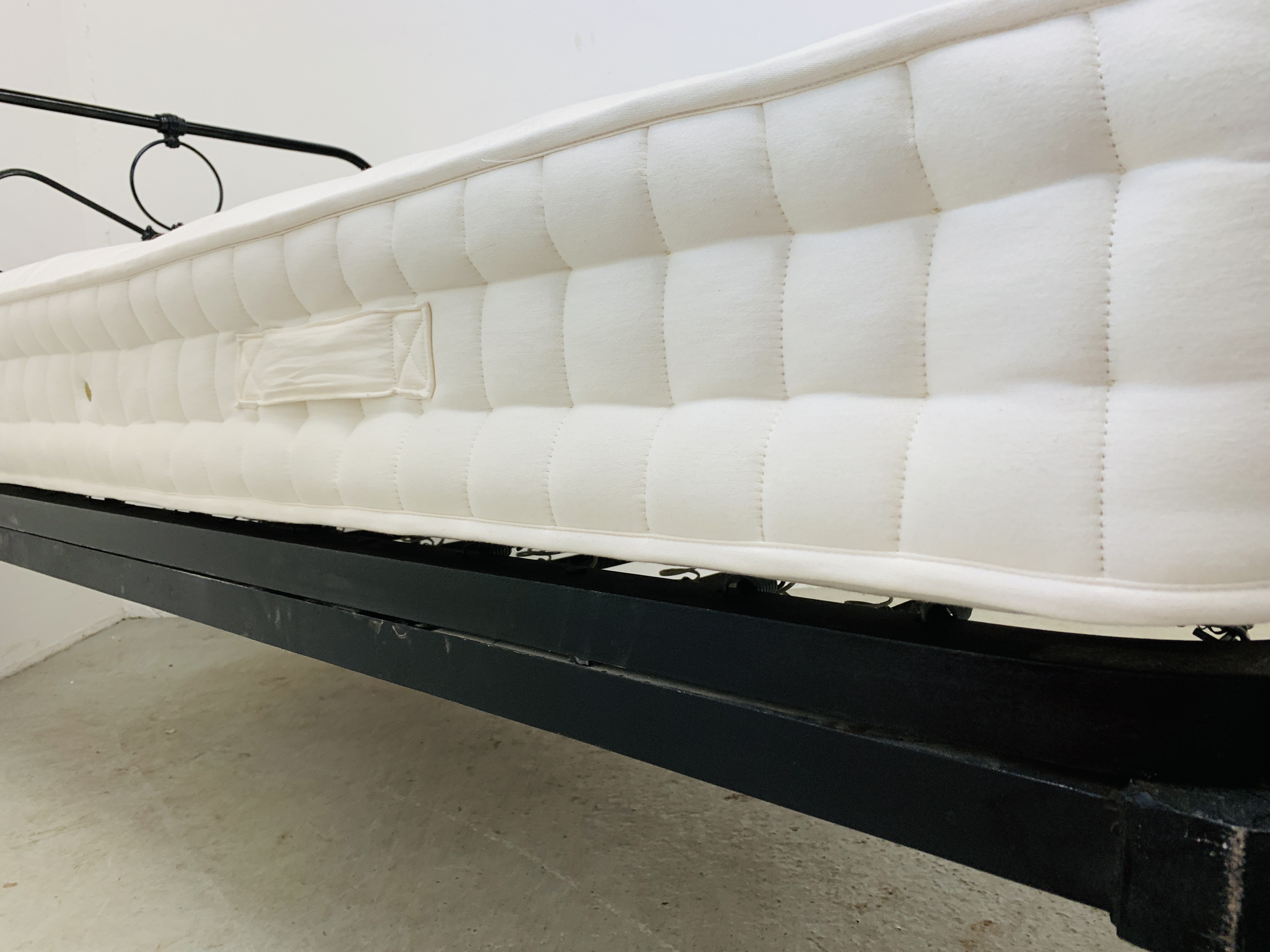 A VICTORIAN STYLE SINGLE IRON FRAMED BEDSTEAD WITH JOHN LEWIS LUXURY MATTRESS. - Image 16 of 16