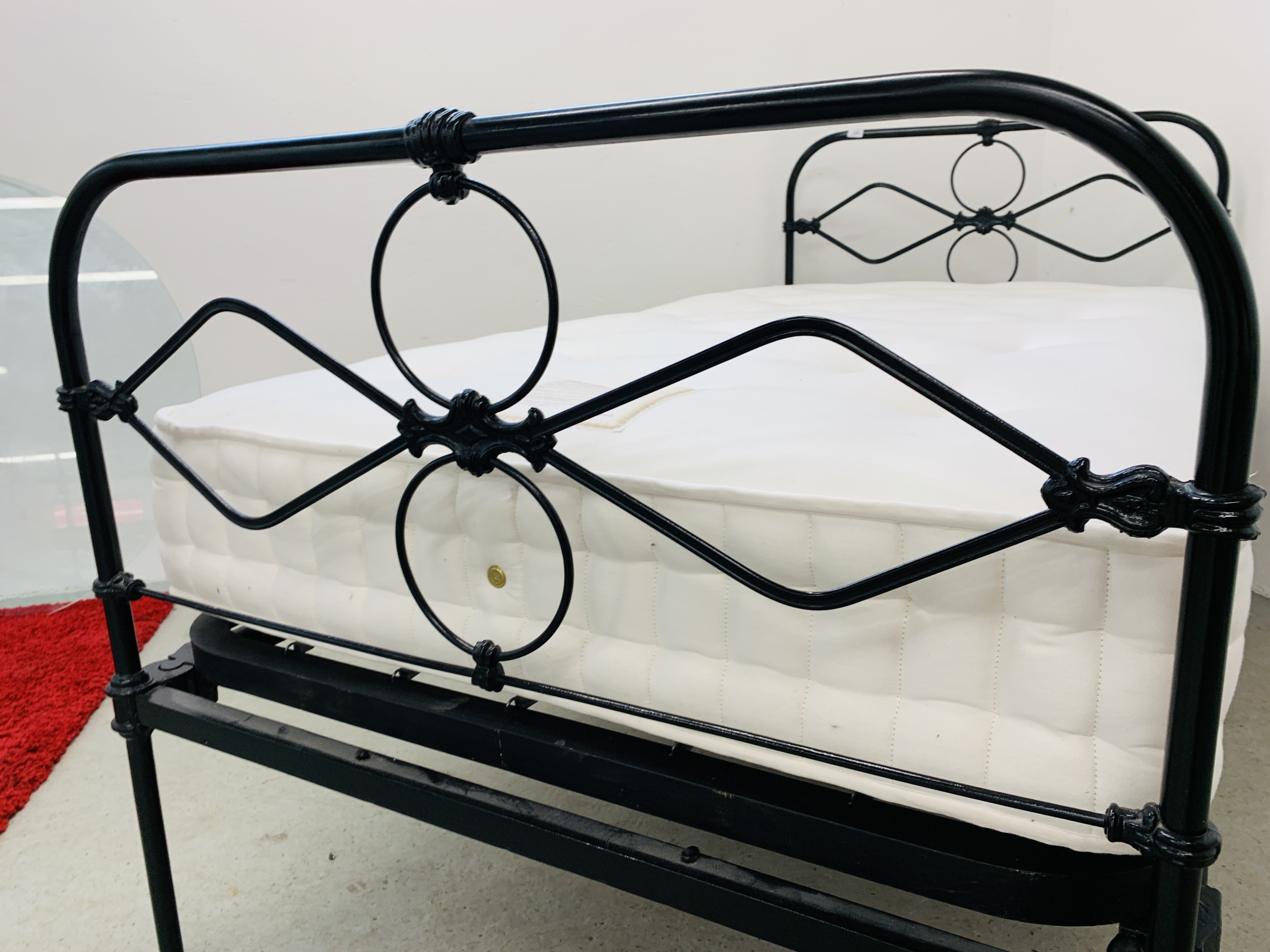 A VICTORIAN STYLE SINGLE IRON FRAMED BEDSTEAD WITH JOHN LEWIS LUXURY MATTRESS. - Image 3 of 16