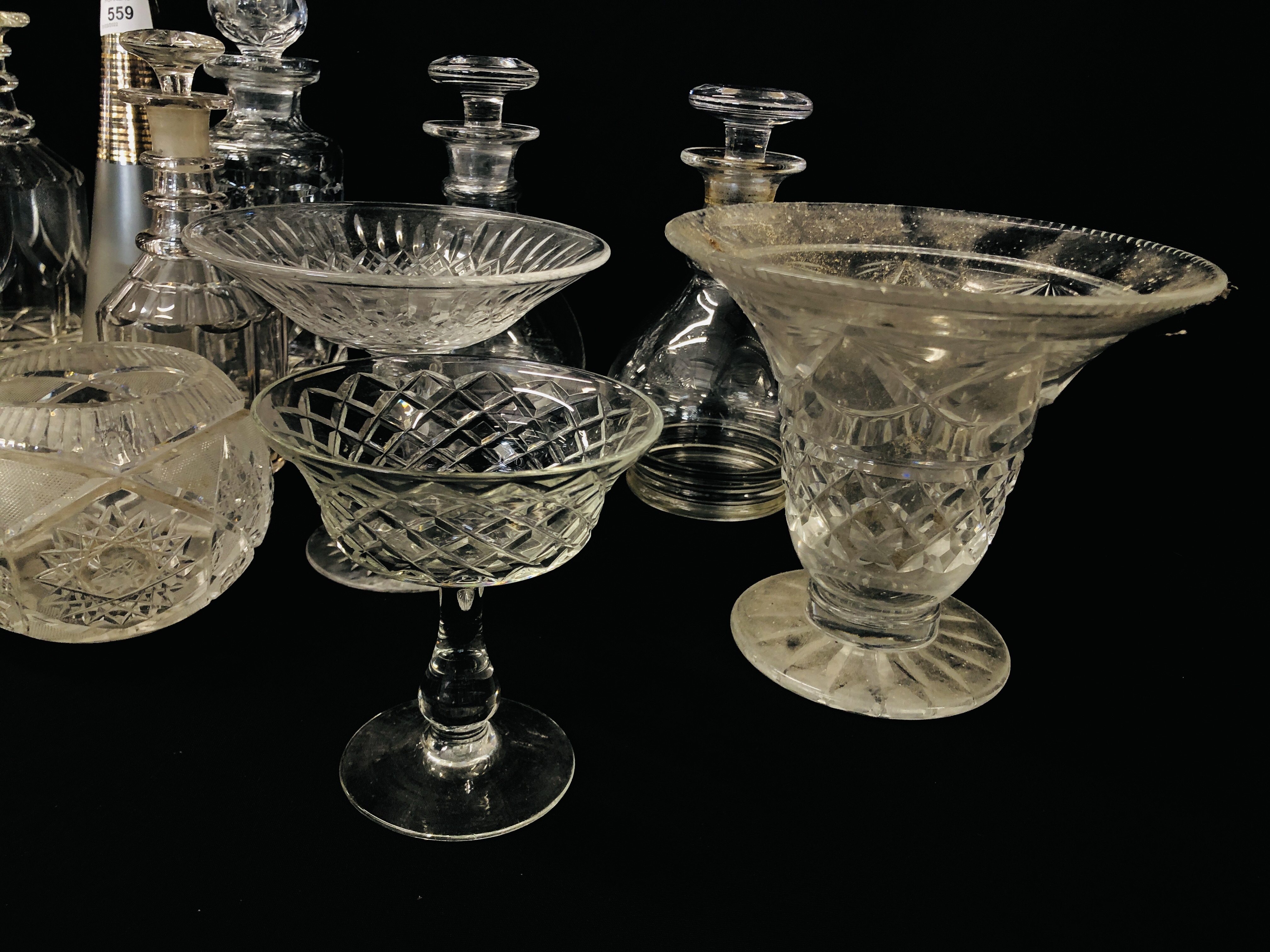 COLLECTION OF ASSORTED GLASS WARE TO INCLUDE DECANTERS, CUT GLASS BOWL, TAZZA, - Image 2 of 8