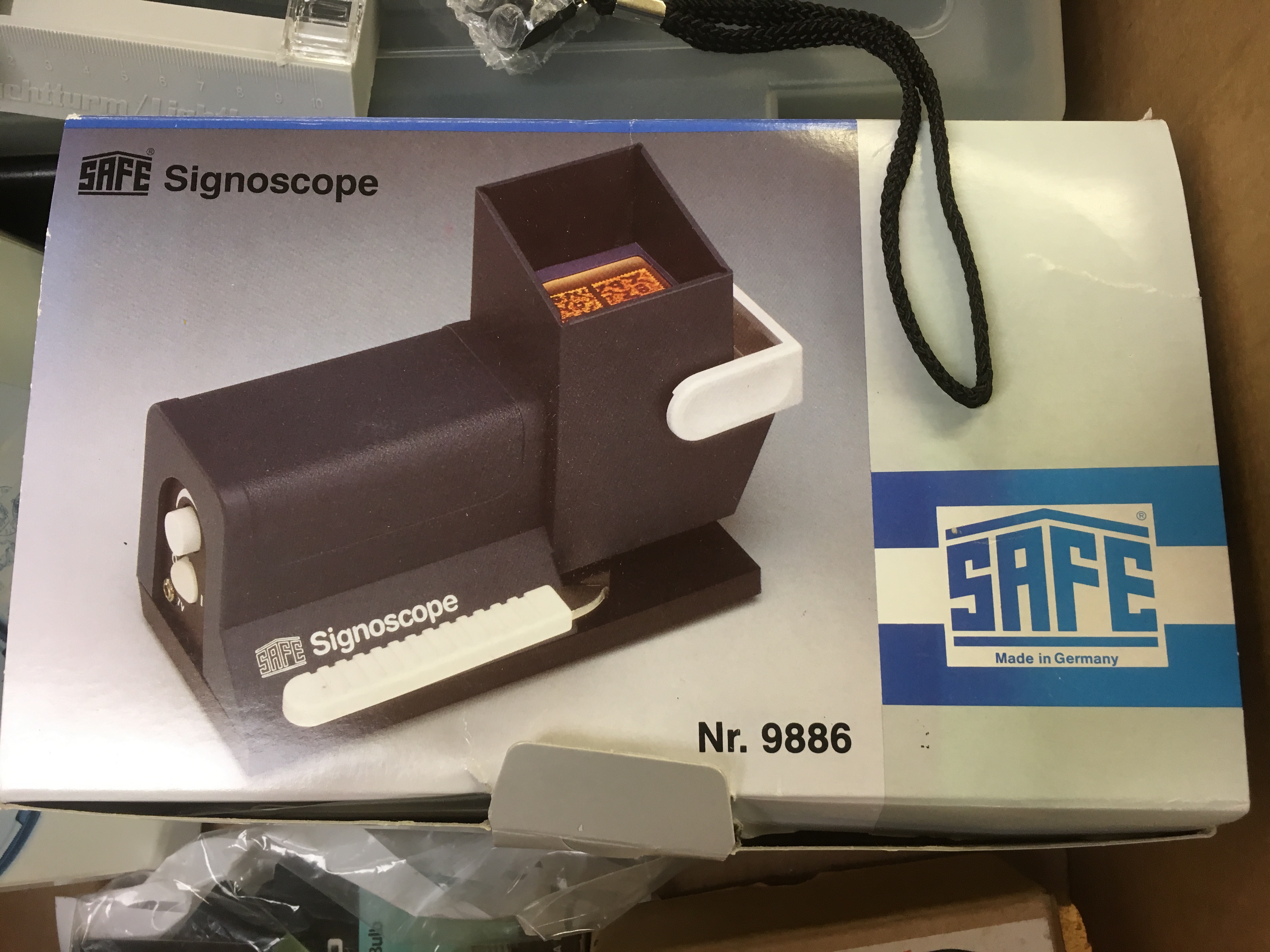 BOX OF STAMP COLLECTORS ACCESSORIES INCLUDING SAFE 'SIGNOSCOPE' IN BOX AS NEW, SAFE 'PERFOMETER', - Image 2 of 4