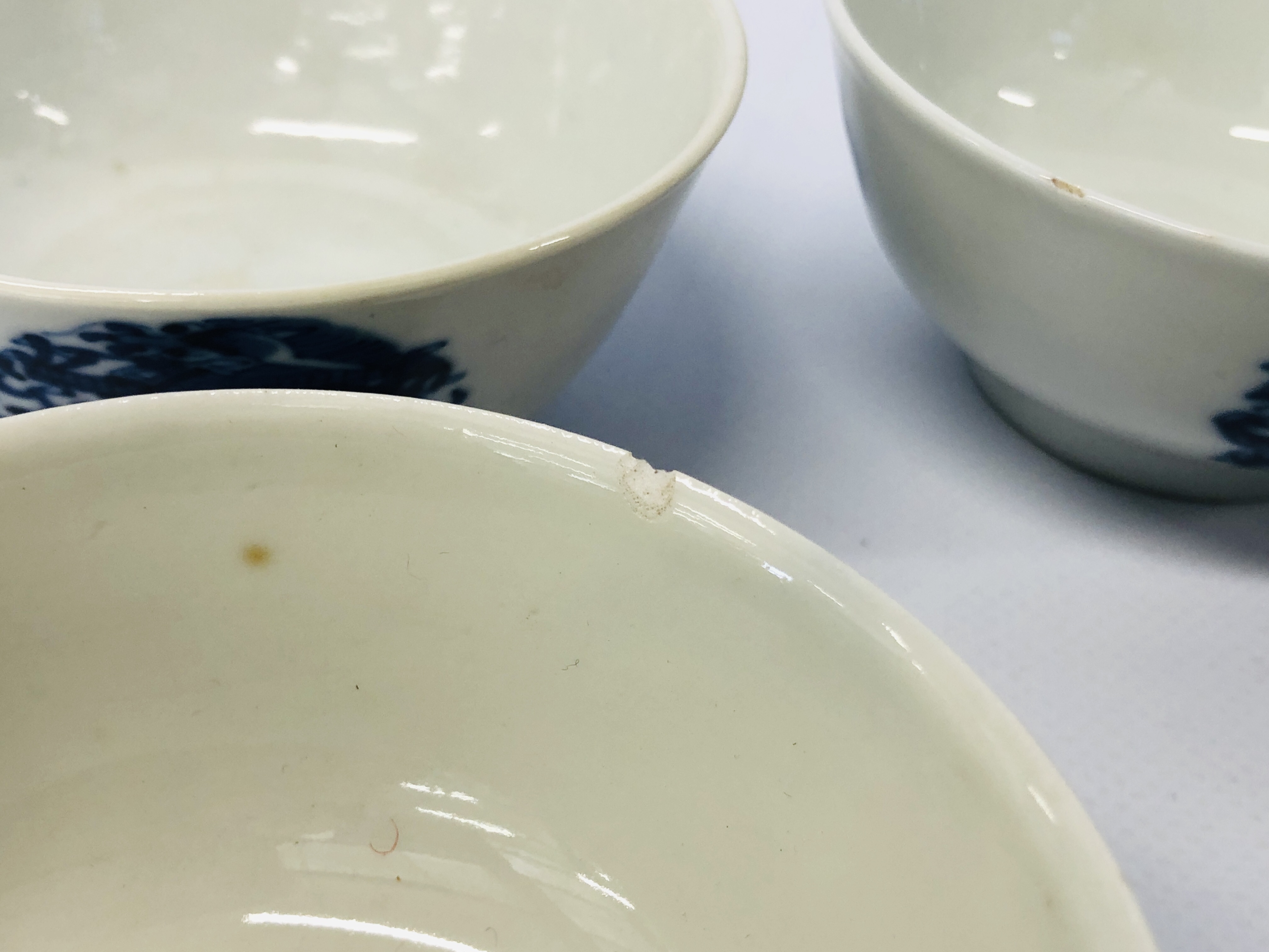 A COLLECTION OF SIX BLUE AND WHITE ORIENTAL TEA BOWLS, BLUE AND WHITE CHINESE VASES H 32CM, - Image 21 of 21