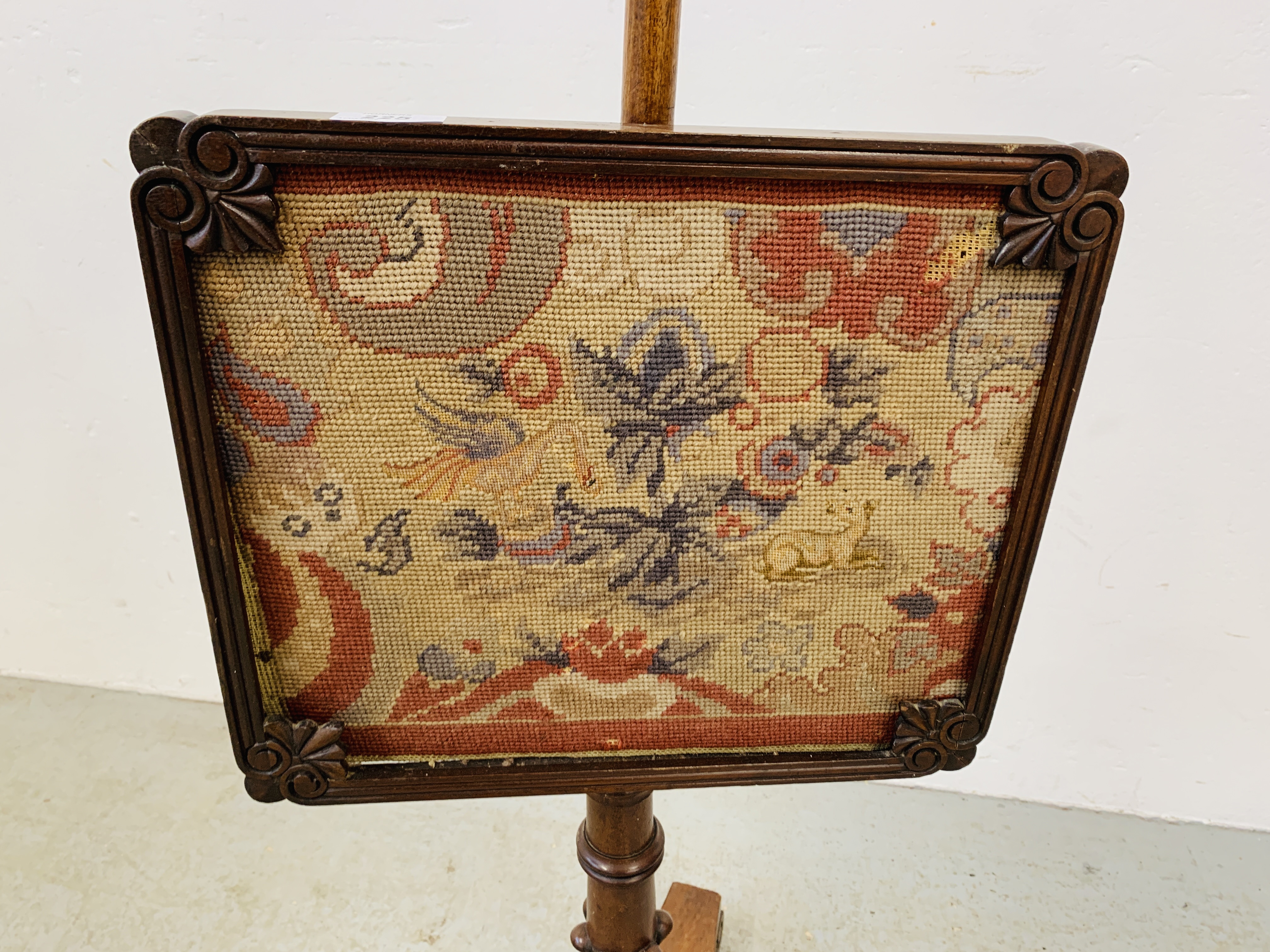 A VICTORIAN MAHOGANY POLE SCREEN WITH TAPESTRY PANEL - Image 2 of 7