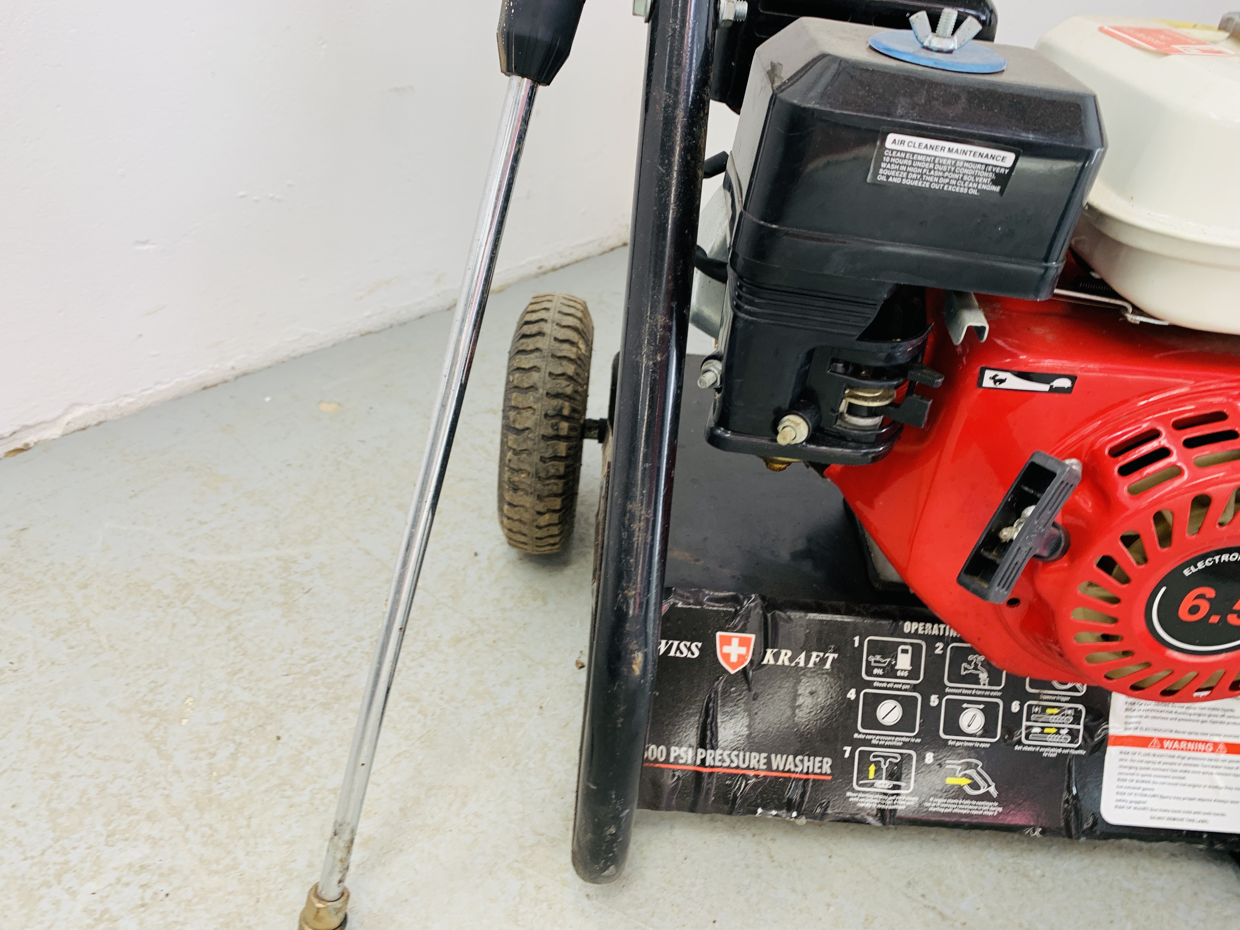 A SWISS KRAFT 2500 PSI PETROL DRIVEN PRESSURE WASHER - SOLD AS SEEN - Image 9 of 11