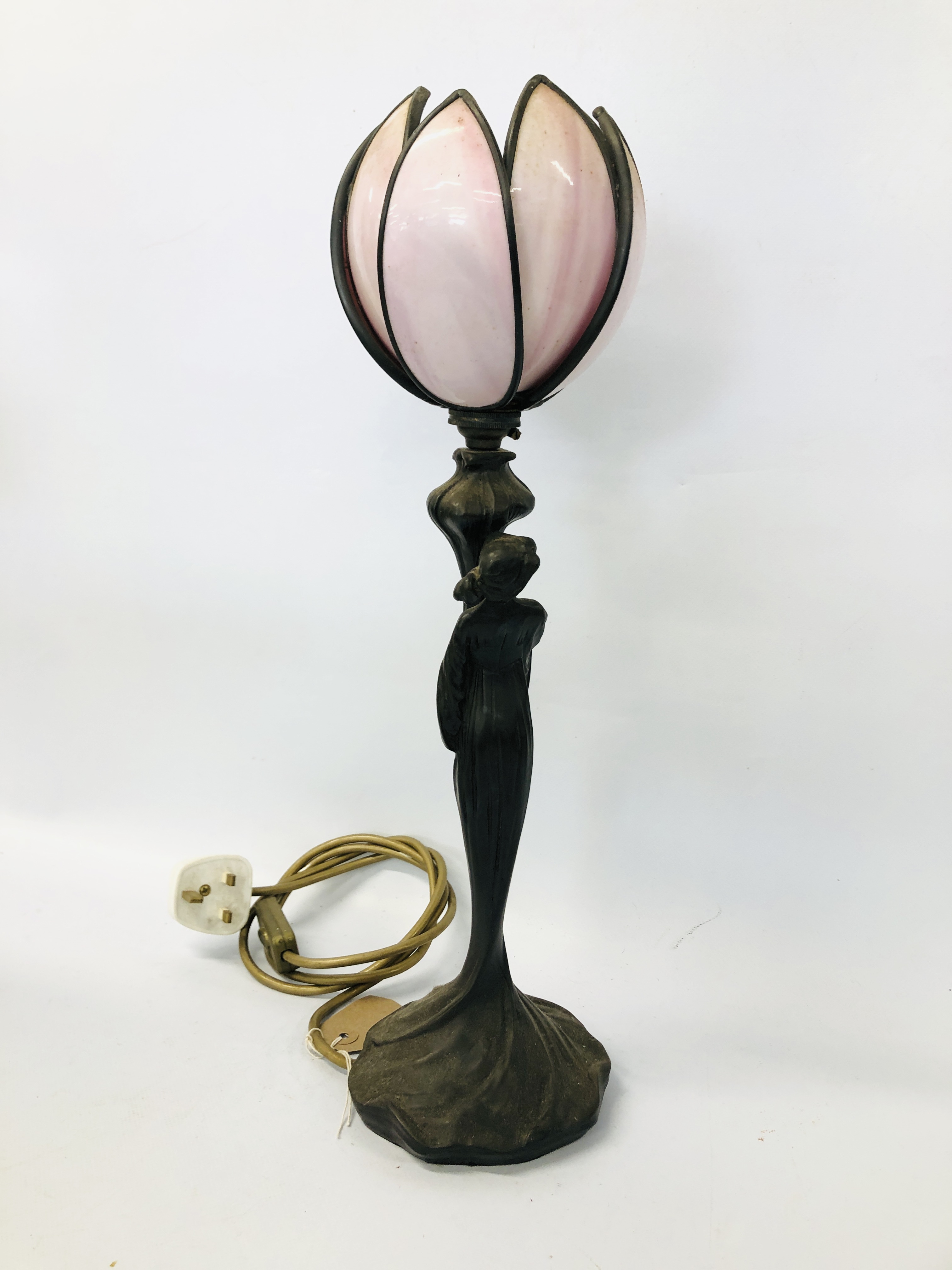 REPRODUCTION ART NOUVEAU STYLE TABLE LAMP WITH PINK STAINED GLASS CROCUS SHADE HEIGHT 48CM - SOLD - Image 5 of 5