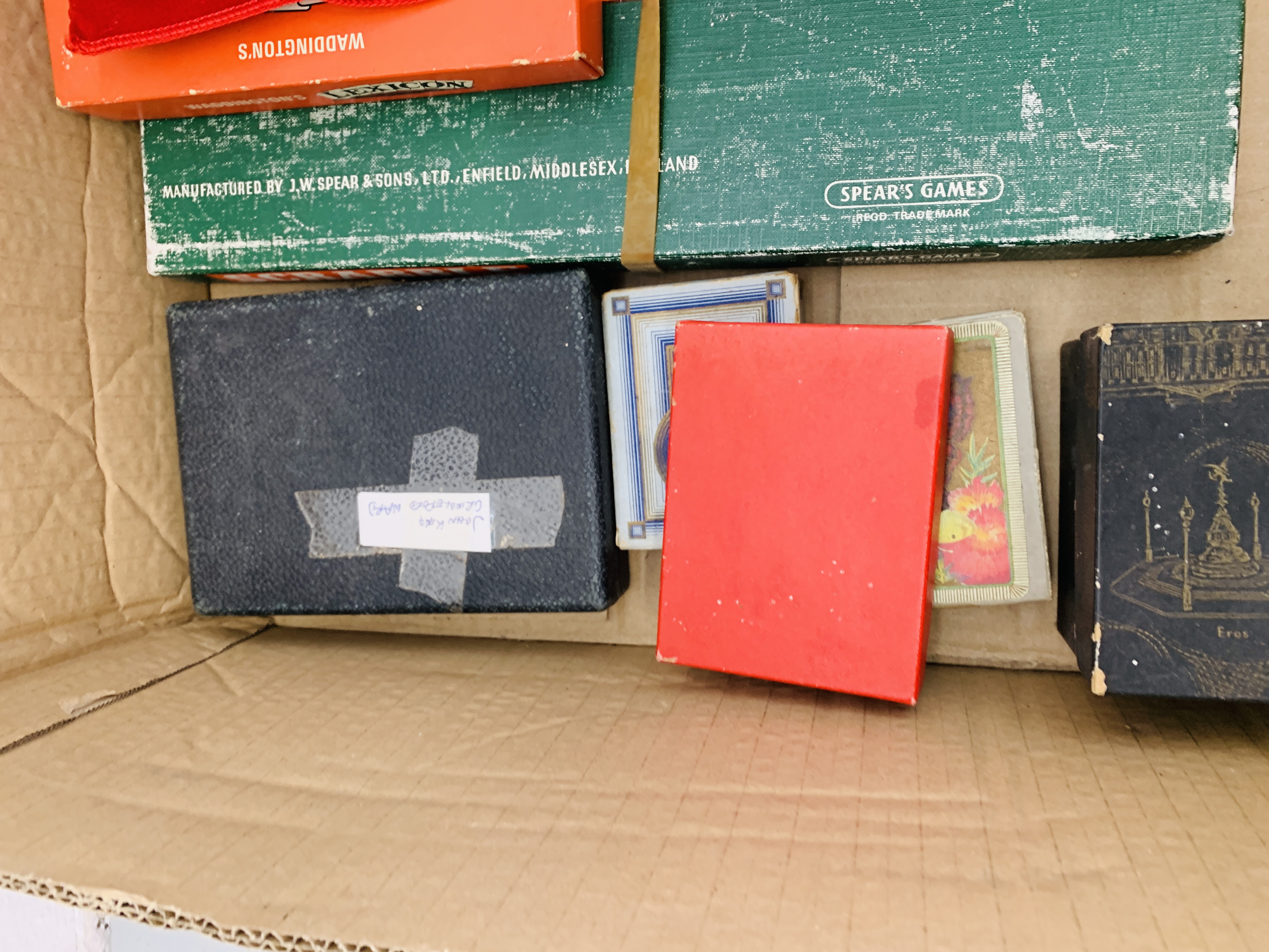 TWO BOXES CONTAINING VINTAGE GAMES TO INCLUDE MAJHONG, PASSE TEMPS ETC. - Image 8 of 30