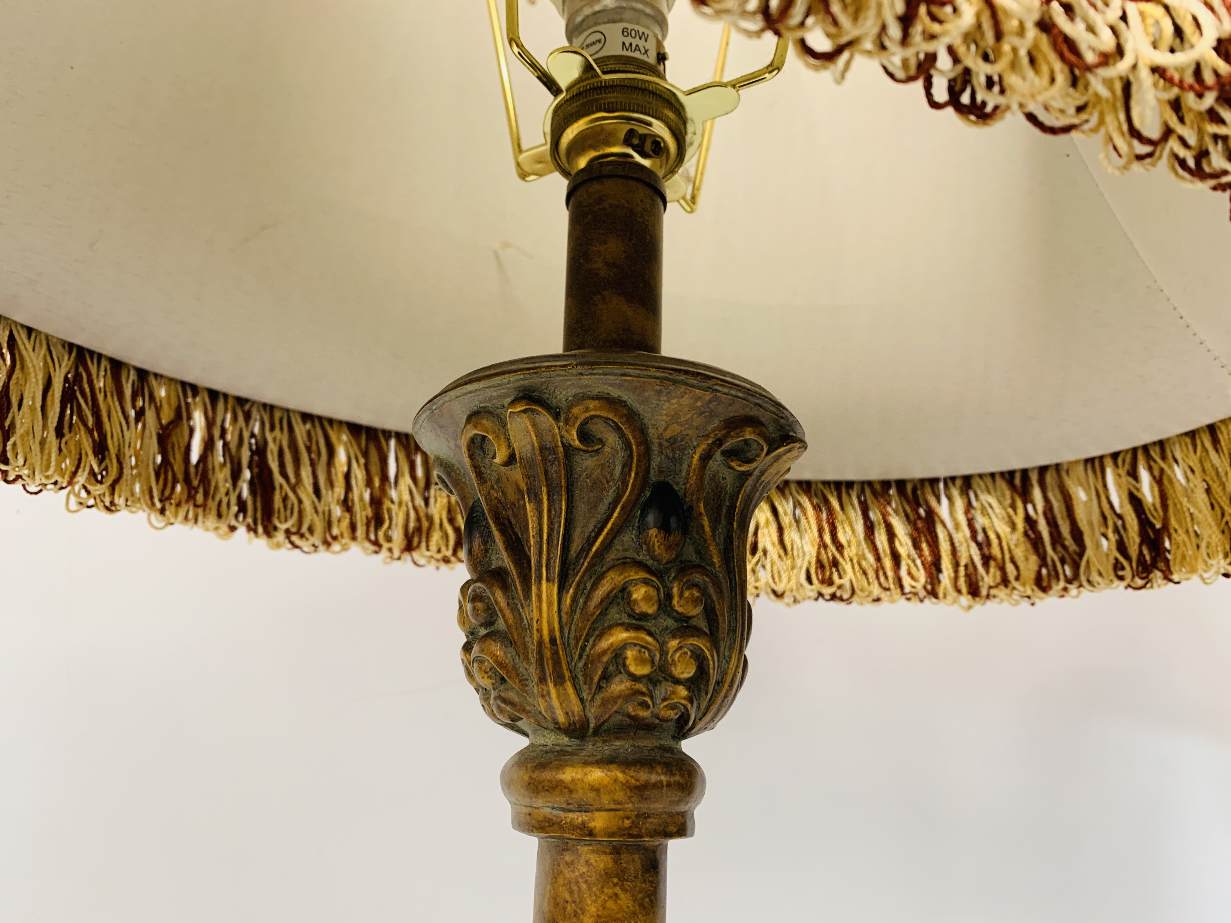 PAIR OF CLASSICAL ANTIQUE EFFECT TABLE LAMPS WITH RED STRIPED FRINGED SHADES HEIGHT 77CM. - Image 3 of 7