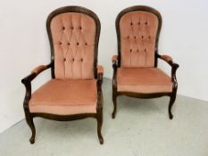 A PAIR OF REPRODUCTION BUTTON BACK EASY CHAIRS UPHOLSTERED IN DUSKY PINK VELOUR UPHOLSTERY.