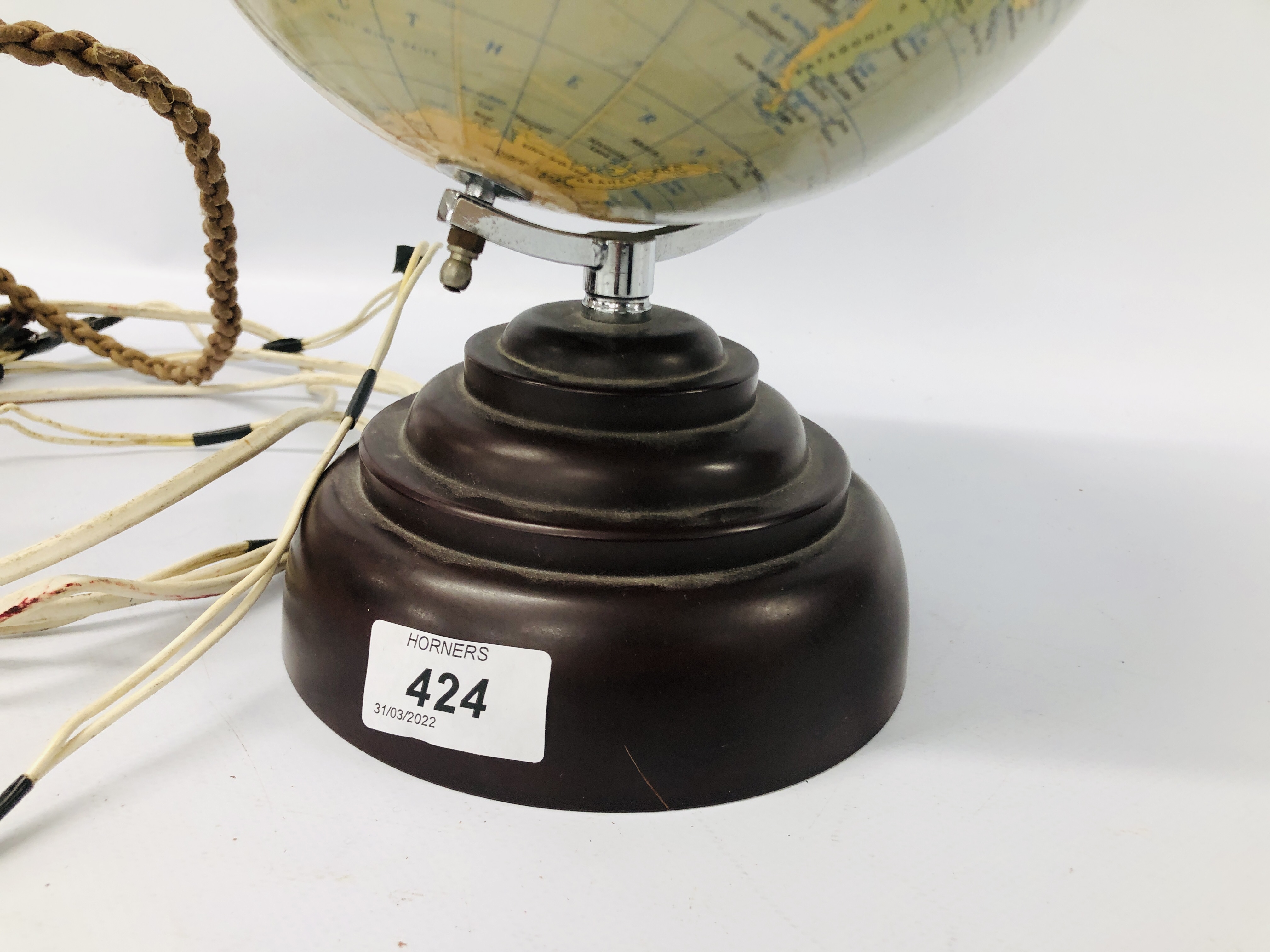 VINTAGE GLOBE GEOGRAPHIA OF FLEET STREET LONDON ALONG WITH A VINTAGE CALL EXCHANGE TELEPHONE - Image 7 of 12