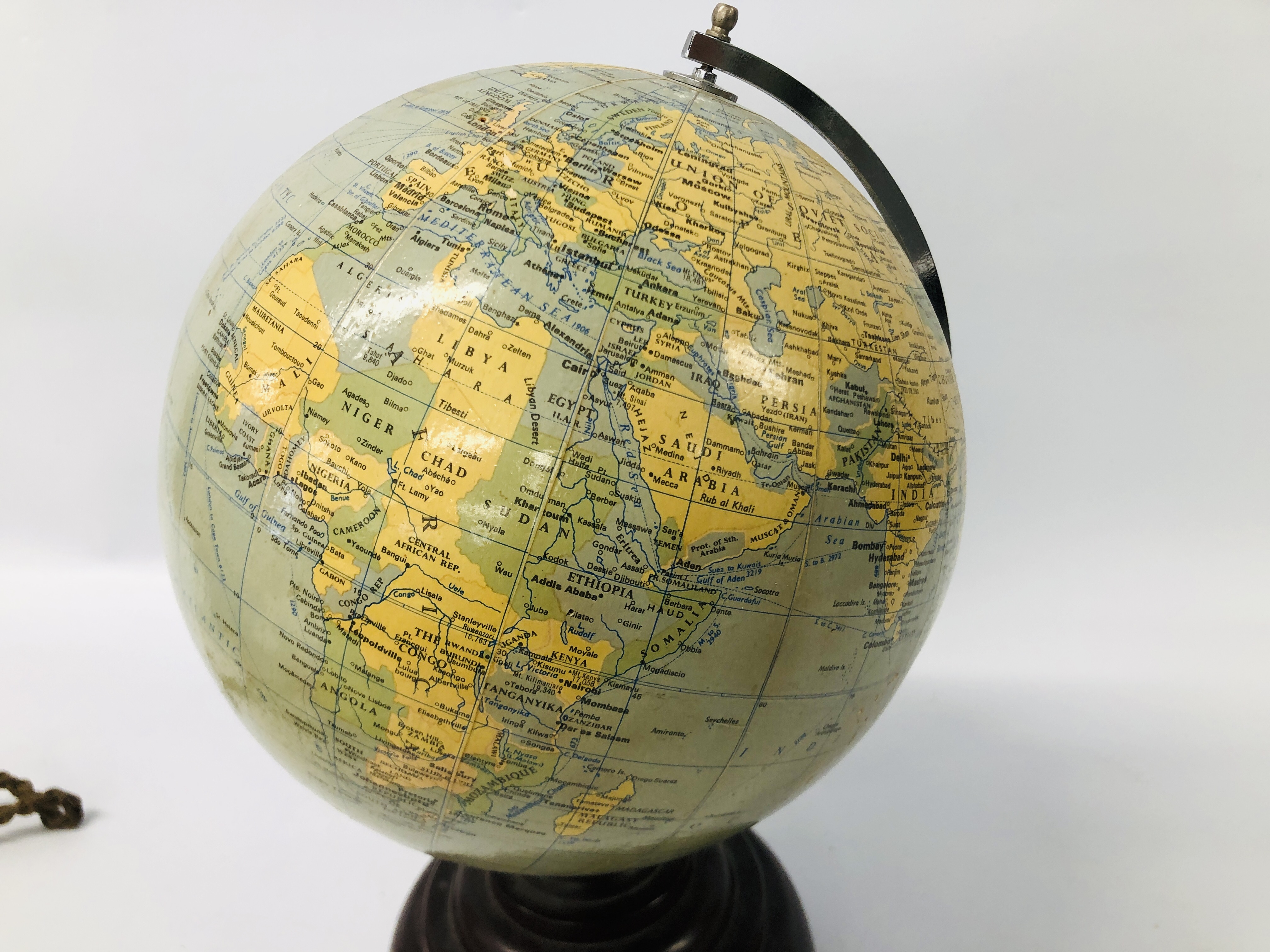 VINTAGE GLOBE GEOGRAPHIA OF FLEET STREET LONDON ALONG WITH A VINTAGE CALL EXCHANGE TELEPHONE - Image 9 of 12