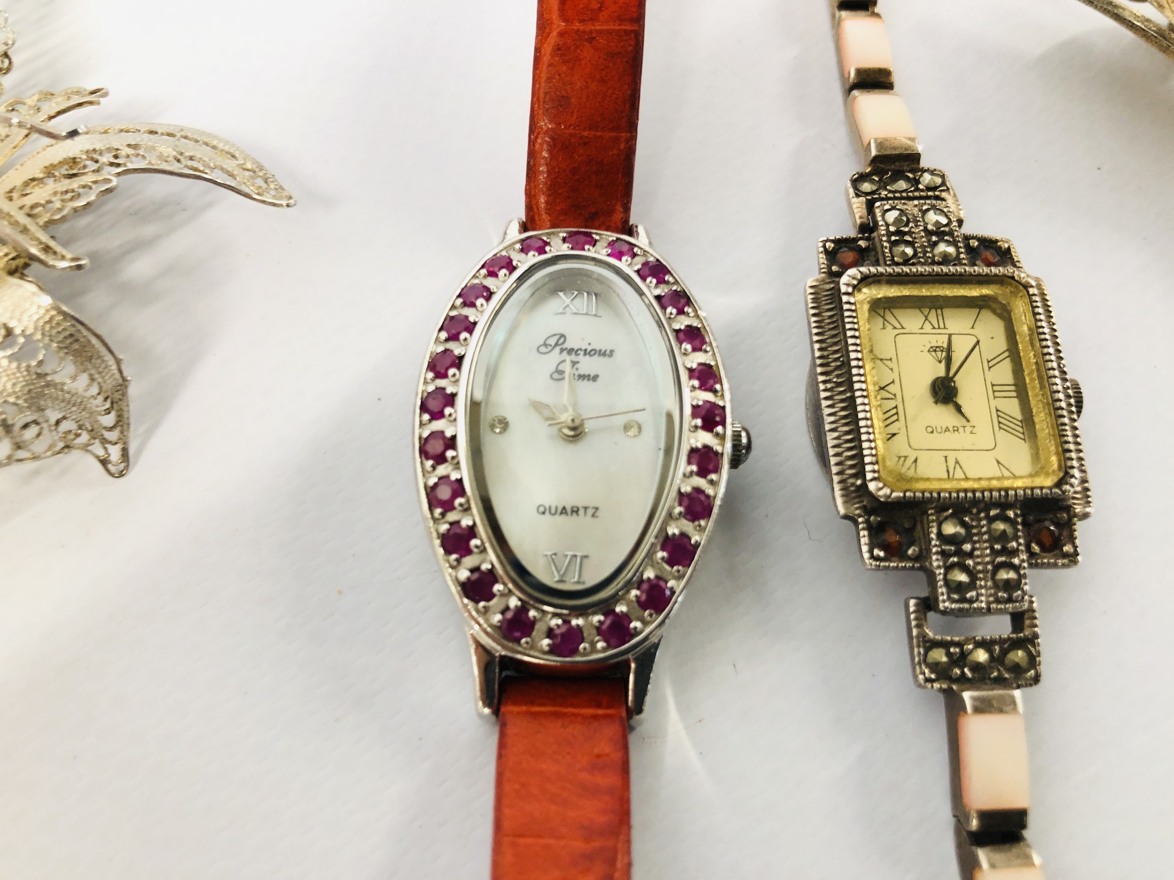 VINTAGE WHITE METAL FILAGREE BROOCHES (5) AND SILVER VINTAGE QUARTZ WATCHES SET WITH MARCASITES + - Image 8 of 9