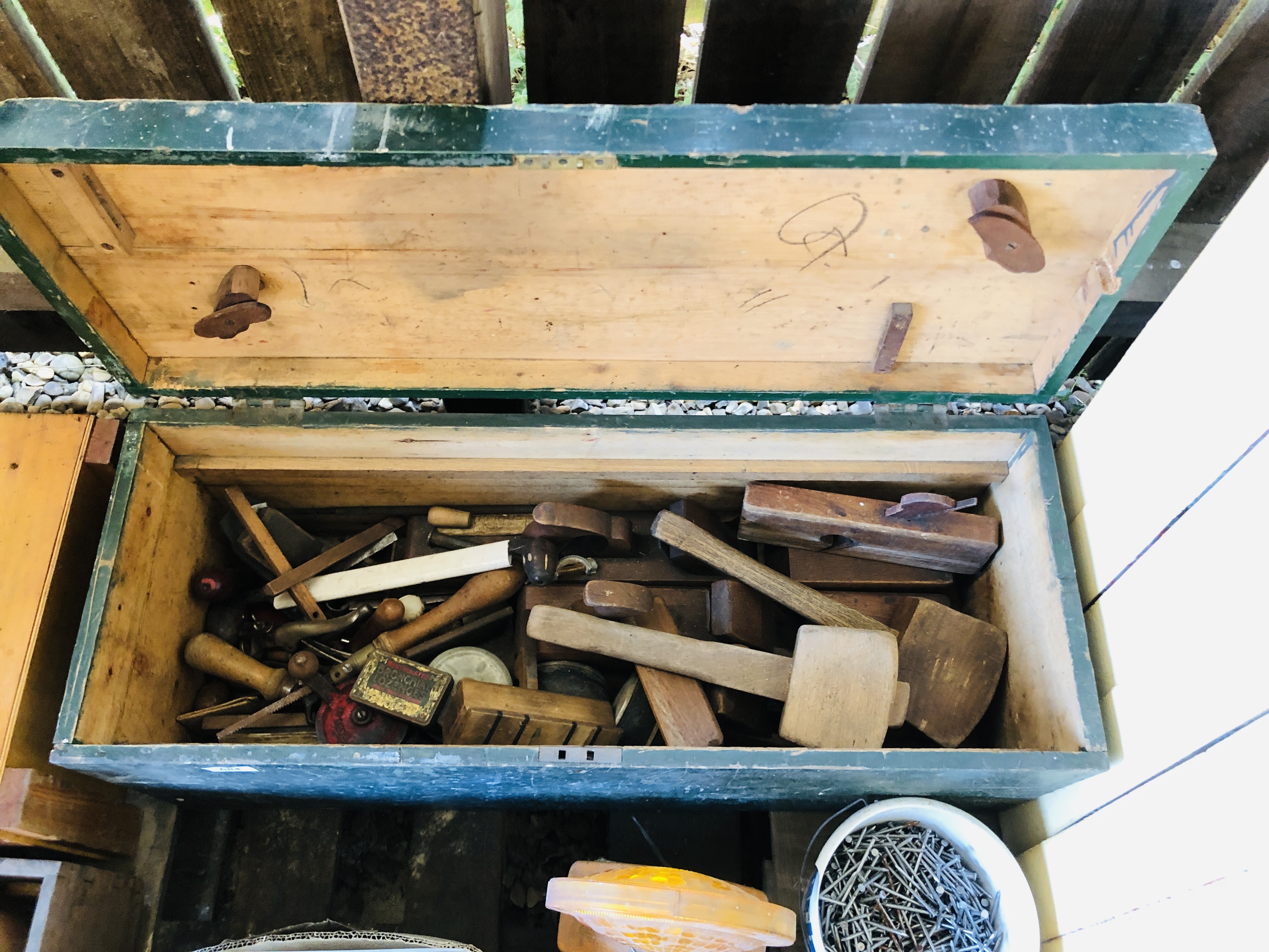 A CARPENTRY TOOL BOX CONTAINING ASSORTED WOODEN BLOCK PLANES, ETC. - Image 4 of 8