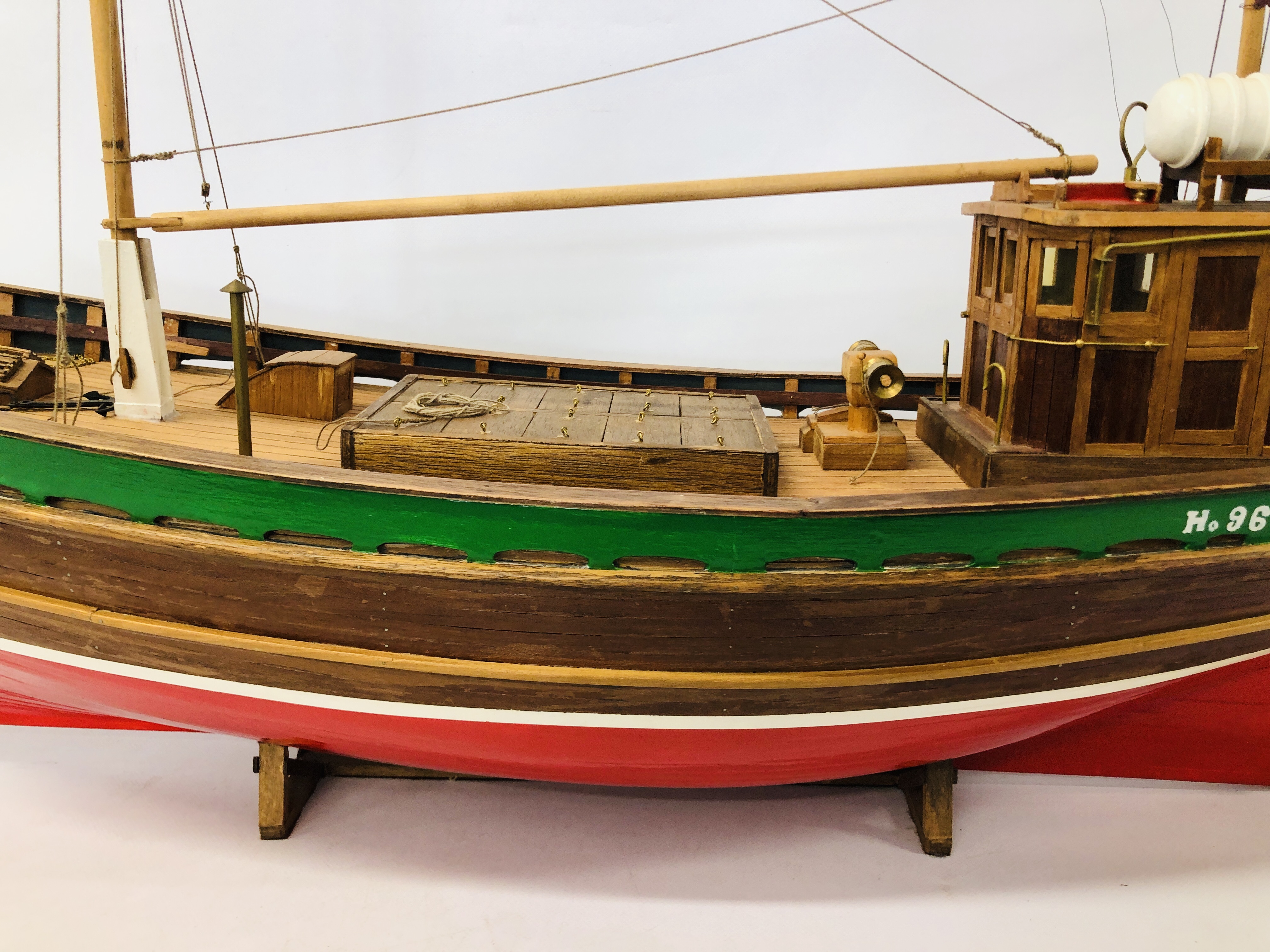 A VINTAGE HAND BUILT WOODEN MODEL OF A FISHING TRAWLER "EILEEN" NO. 96 LENGTH 85CM. HEIGHT 66CM. - Image 4 of 11