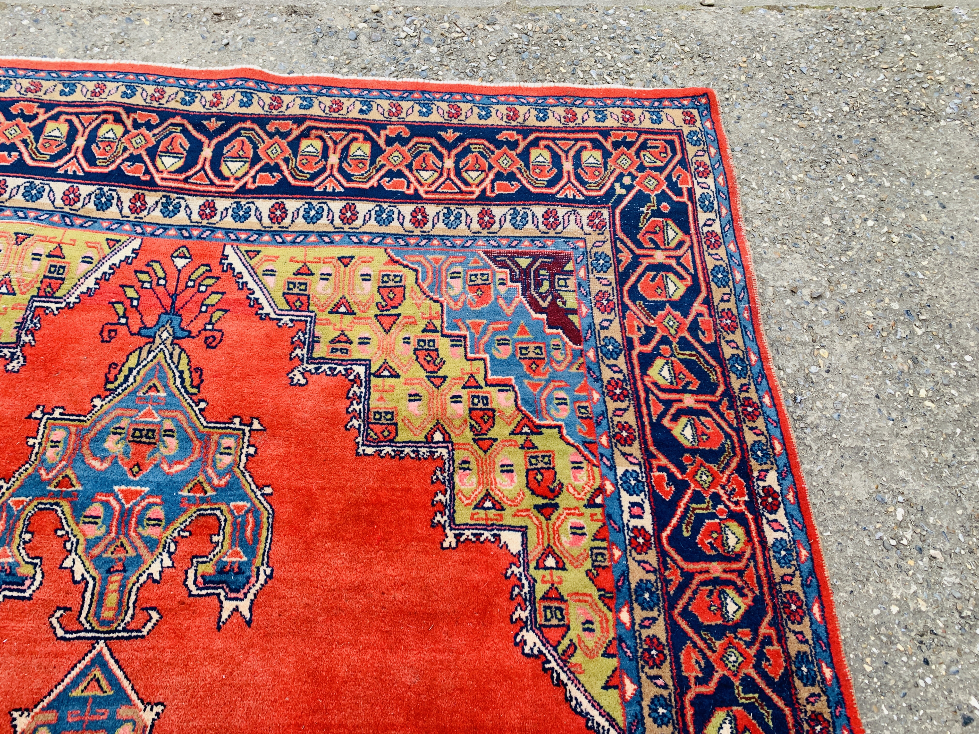 A GOOD QUALITY RED / BLUE PATTERNED EASTERN CARPET 3.3M X 3.15M. - Image 7 of 11