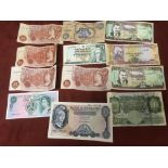 SMALL COLLECTION BANKNOTES INCLUDING O'BRIEN £5 IN HIGH GRADE.
