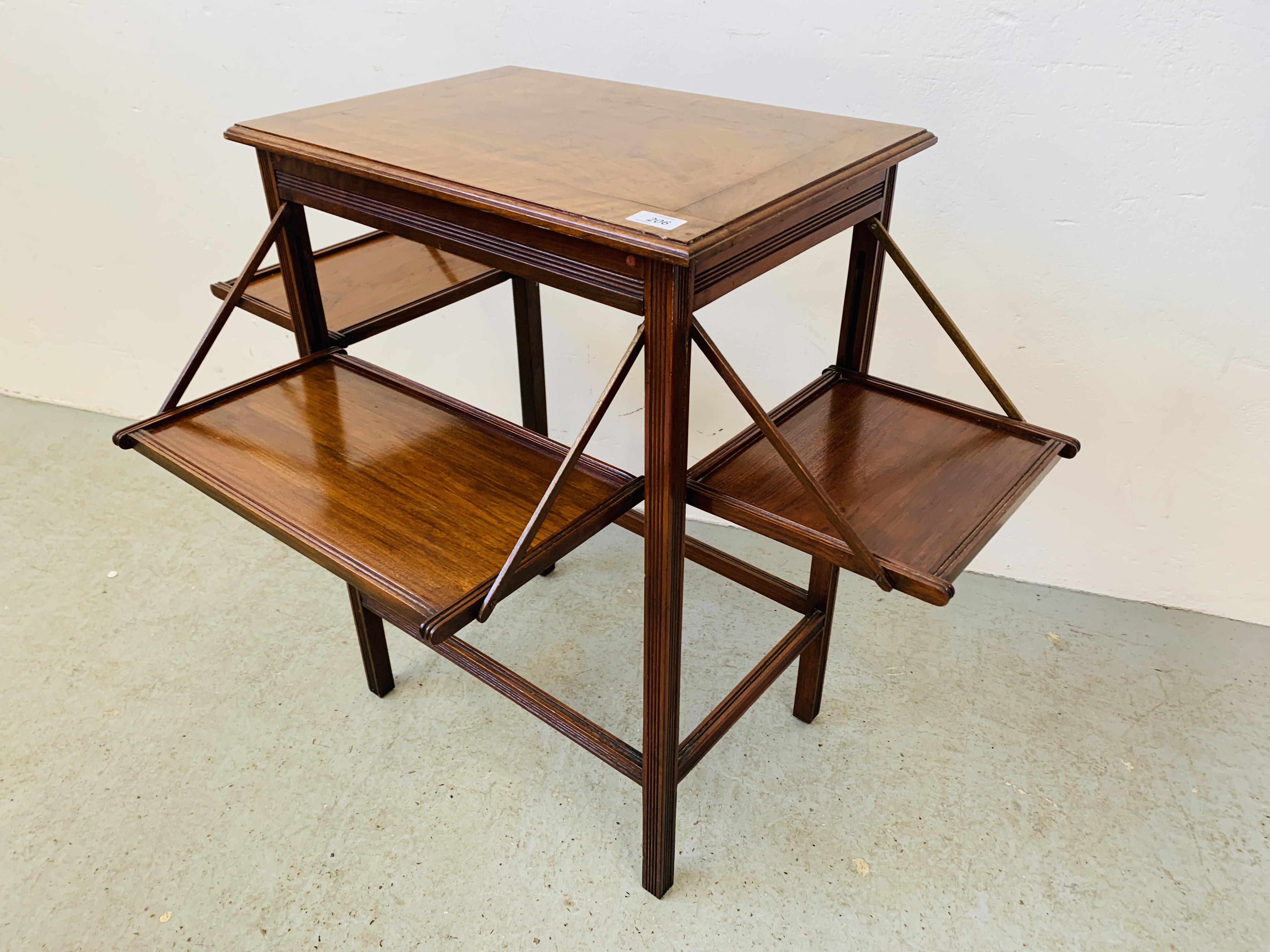 EDWARDIAN MAHOGANY OCCASIONAL TABLE WITH CANTILEVER TRAYS. - Image 4 of 5